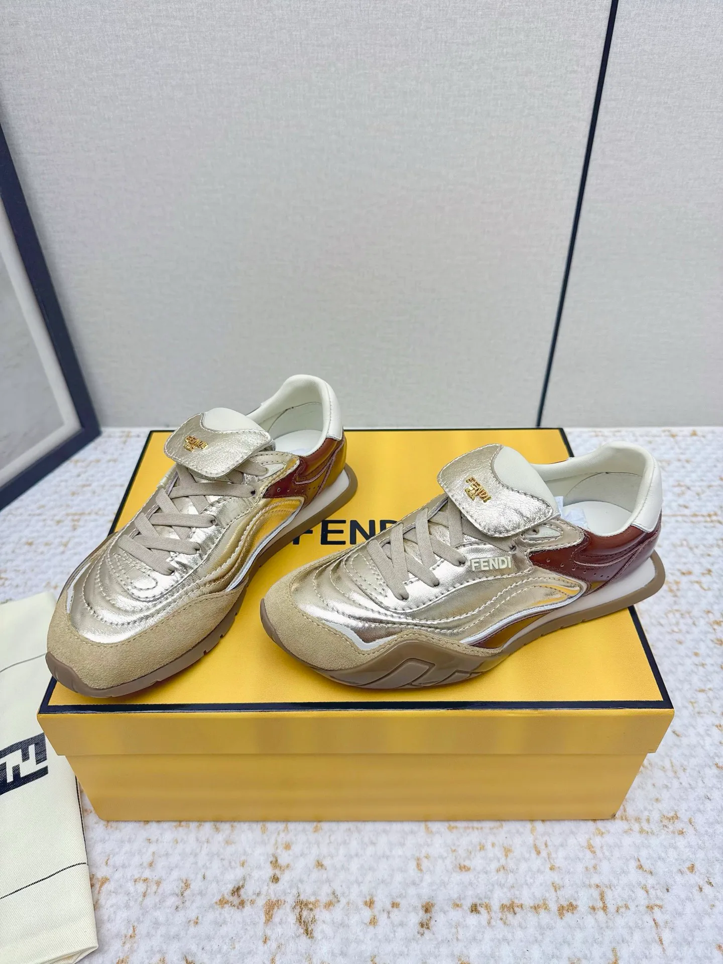 Кроссовки Женские Fendi 270594