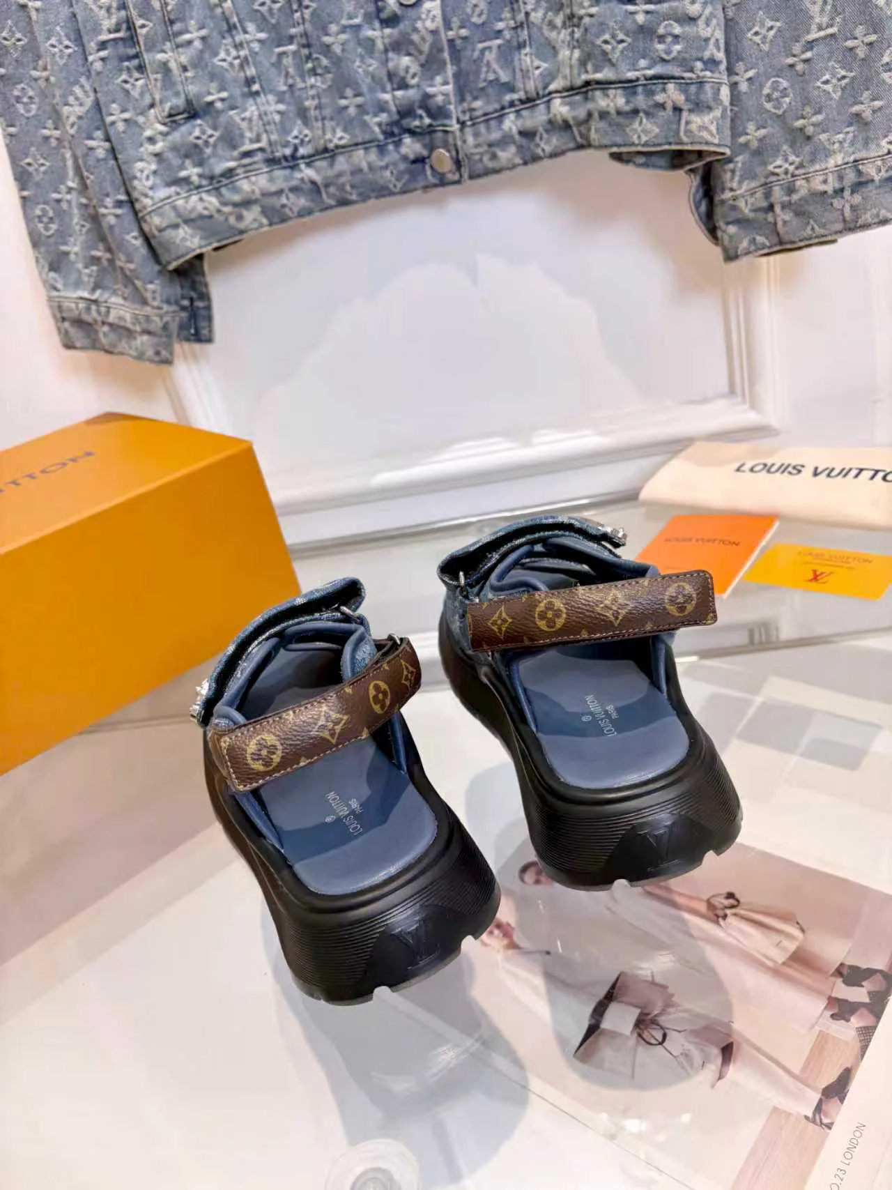 Сандалии Женские Louis Vuitton 11019573