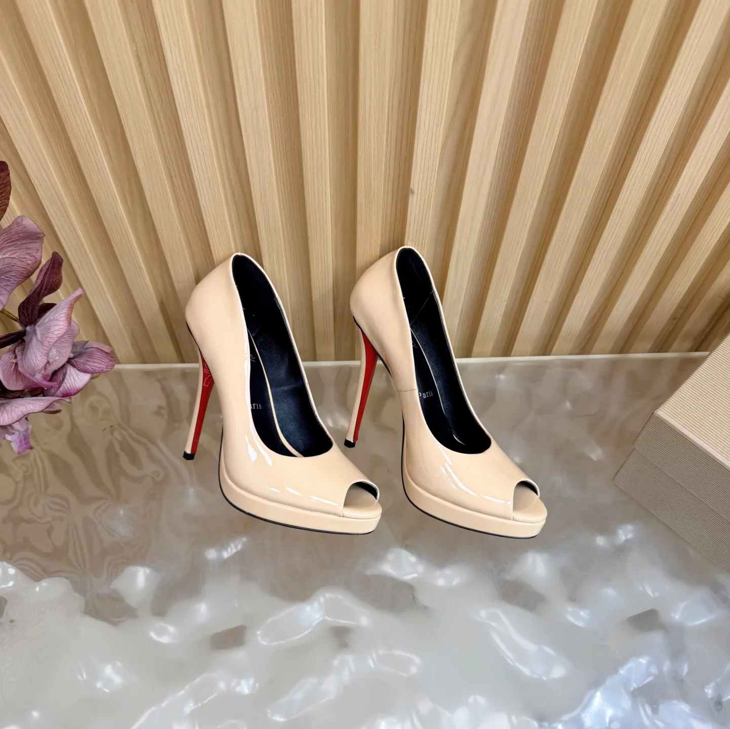 Босоножки Женские Christian Louboutin 9707815