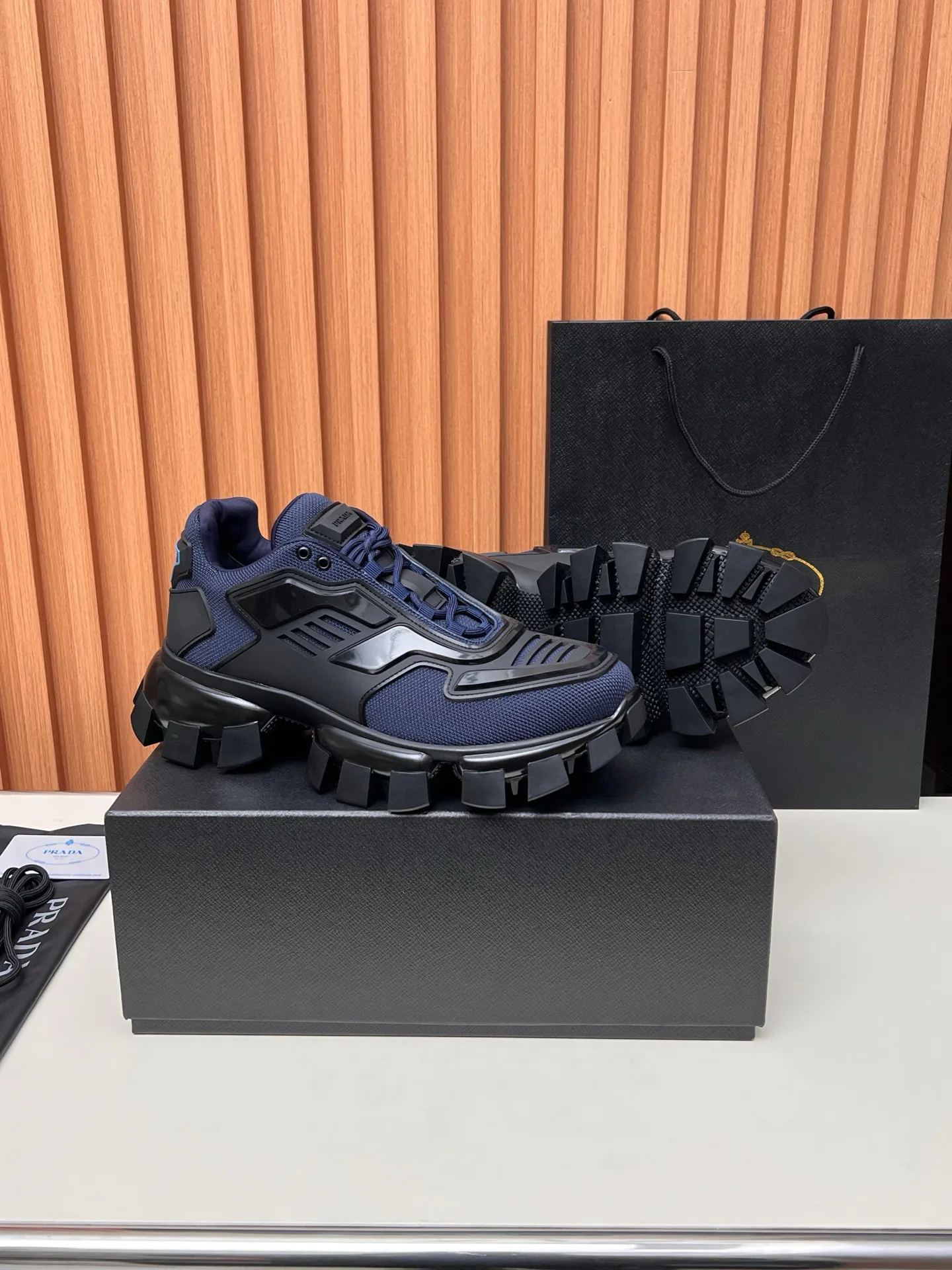 Кроссовки Женские Prada 17955144