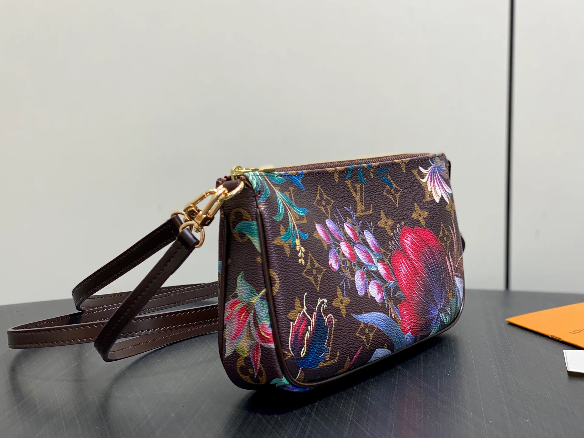 Клатчи Женские Louis Vuitton 13333538