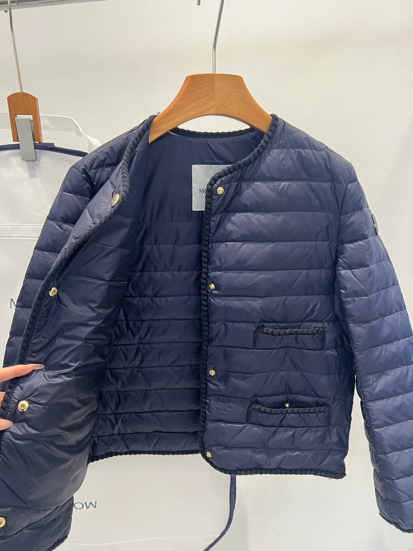 Куртки И Пуховики Женские Moncler 19114937
