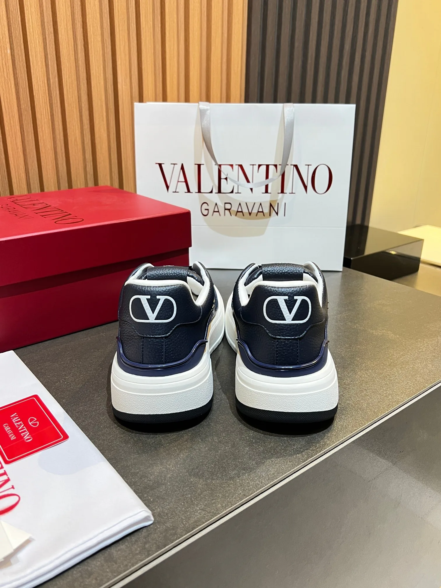 Кроссовки Женские Valentino 11575972