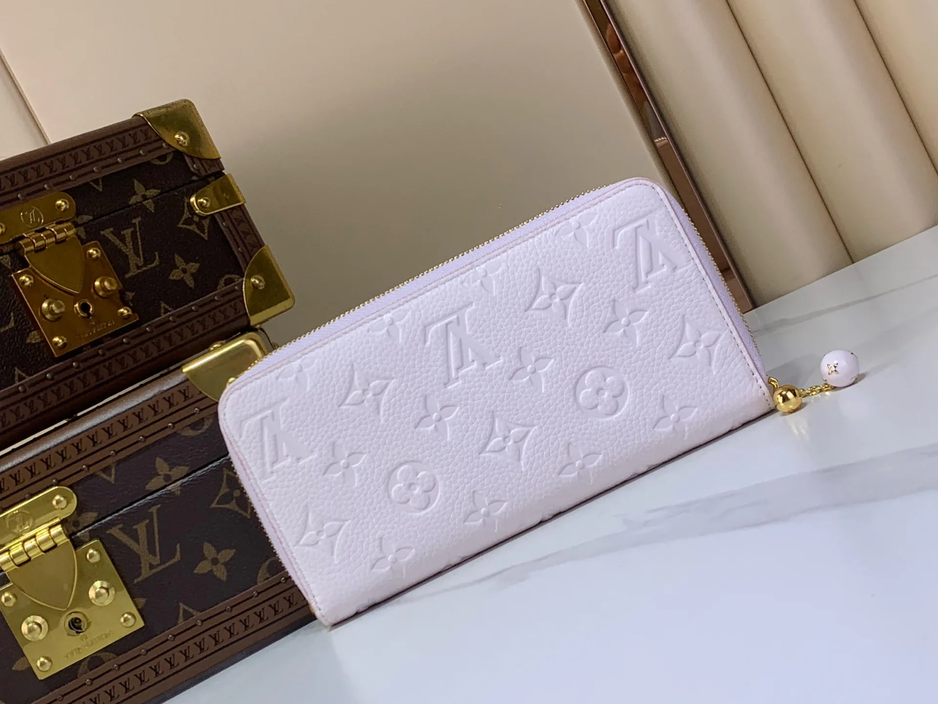 Клатчи Женские Louis Vuitton 17499379
