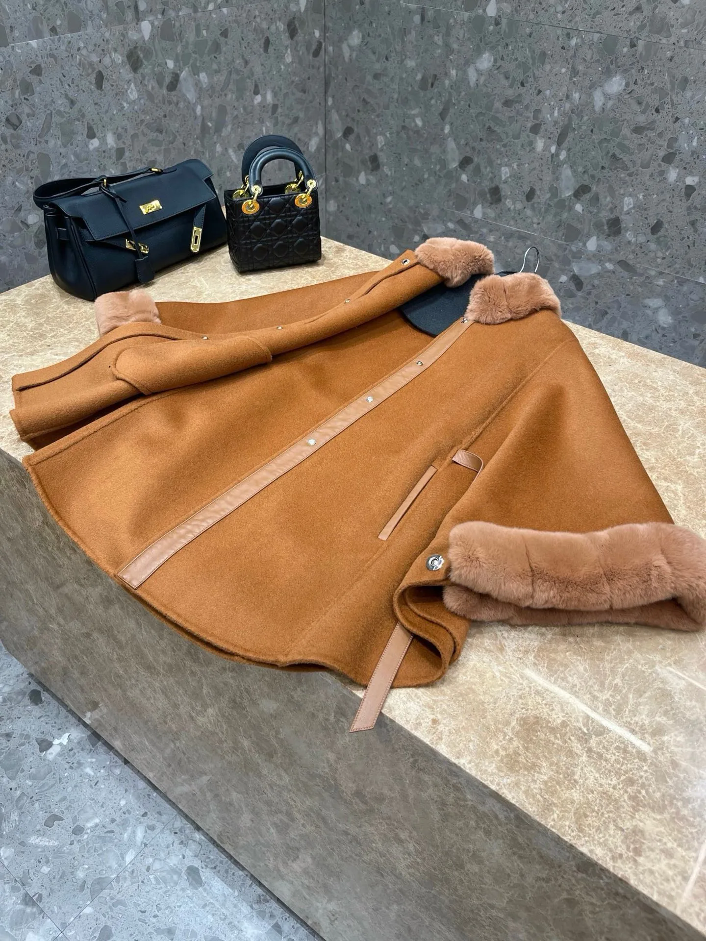 Пальто Женские Loro Piana 17998409