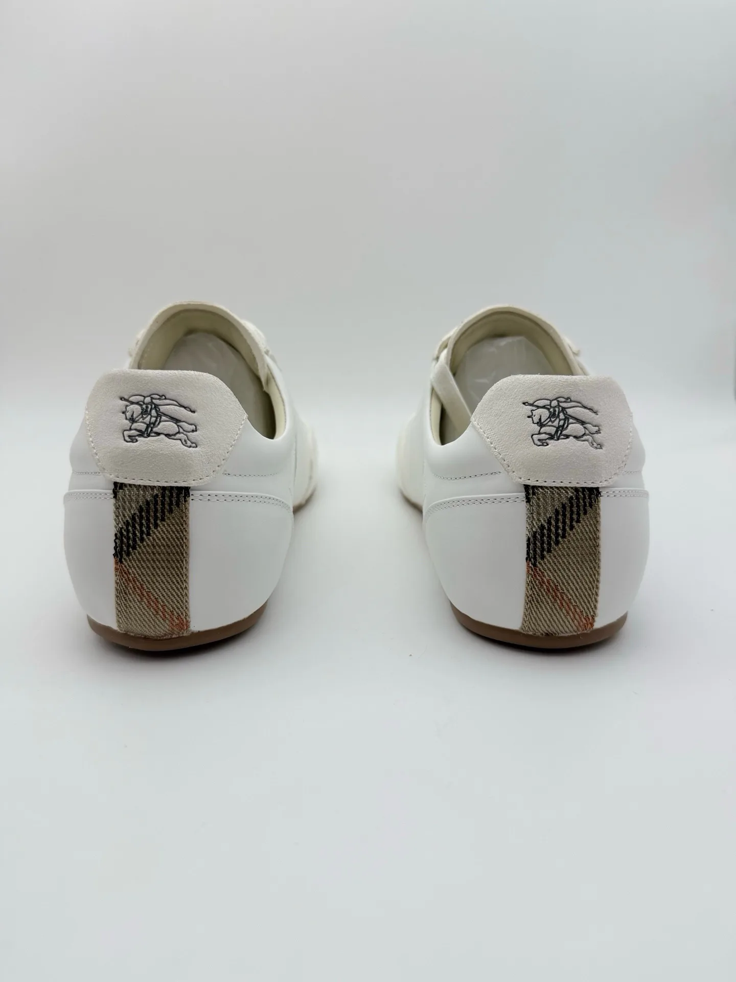 Кроссовки Женские Burberry 18589209