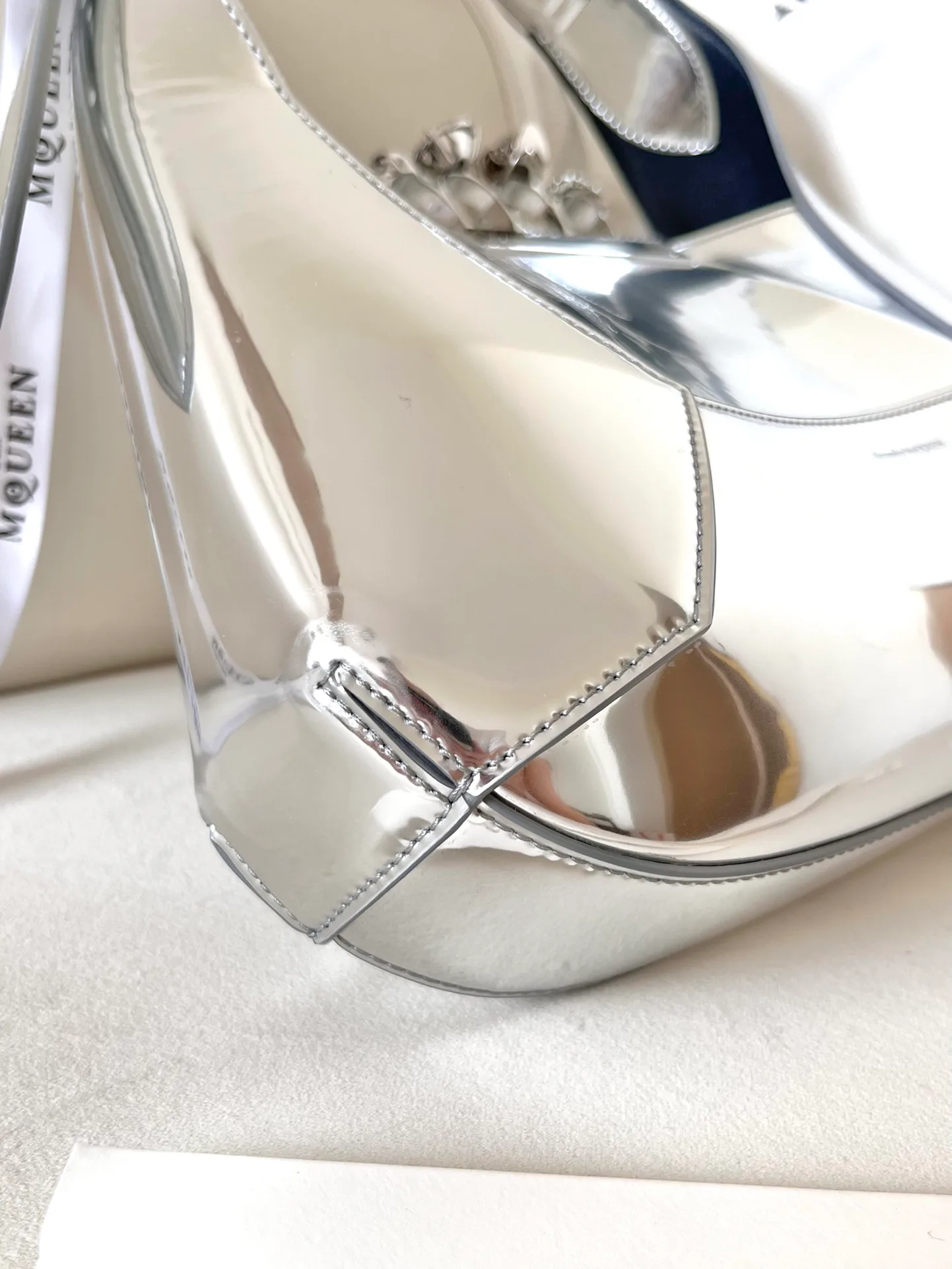 Сумки На Ремне Женские Alexander Mcqueen 11472536