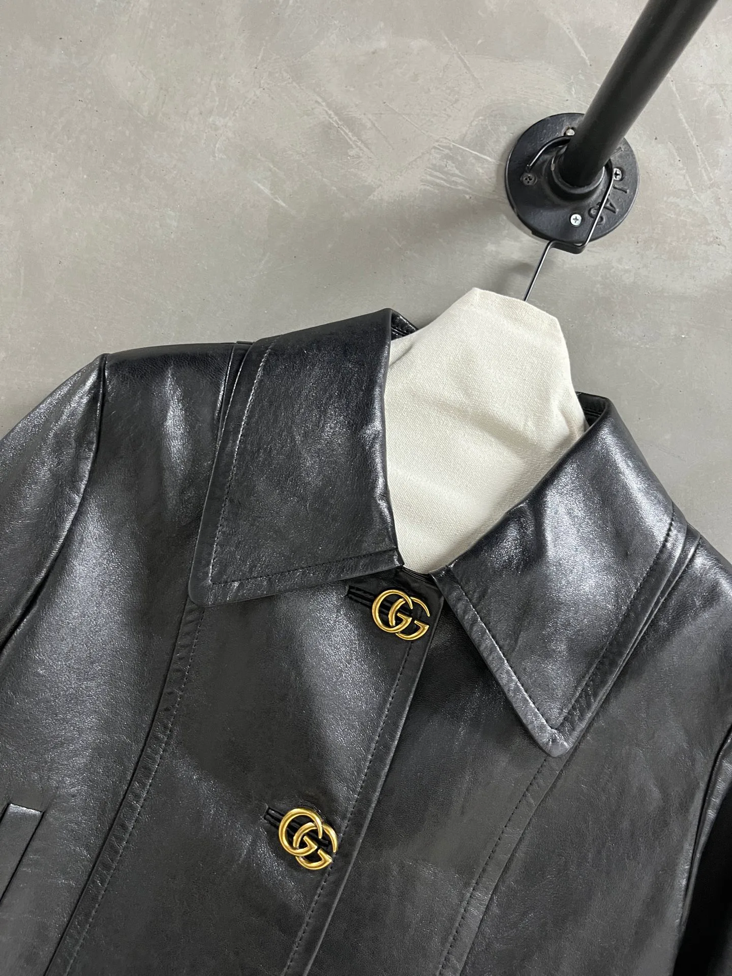 Кожаные Куртки И Дублёнки Женские Gucci 18172654