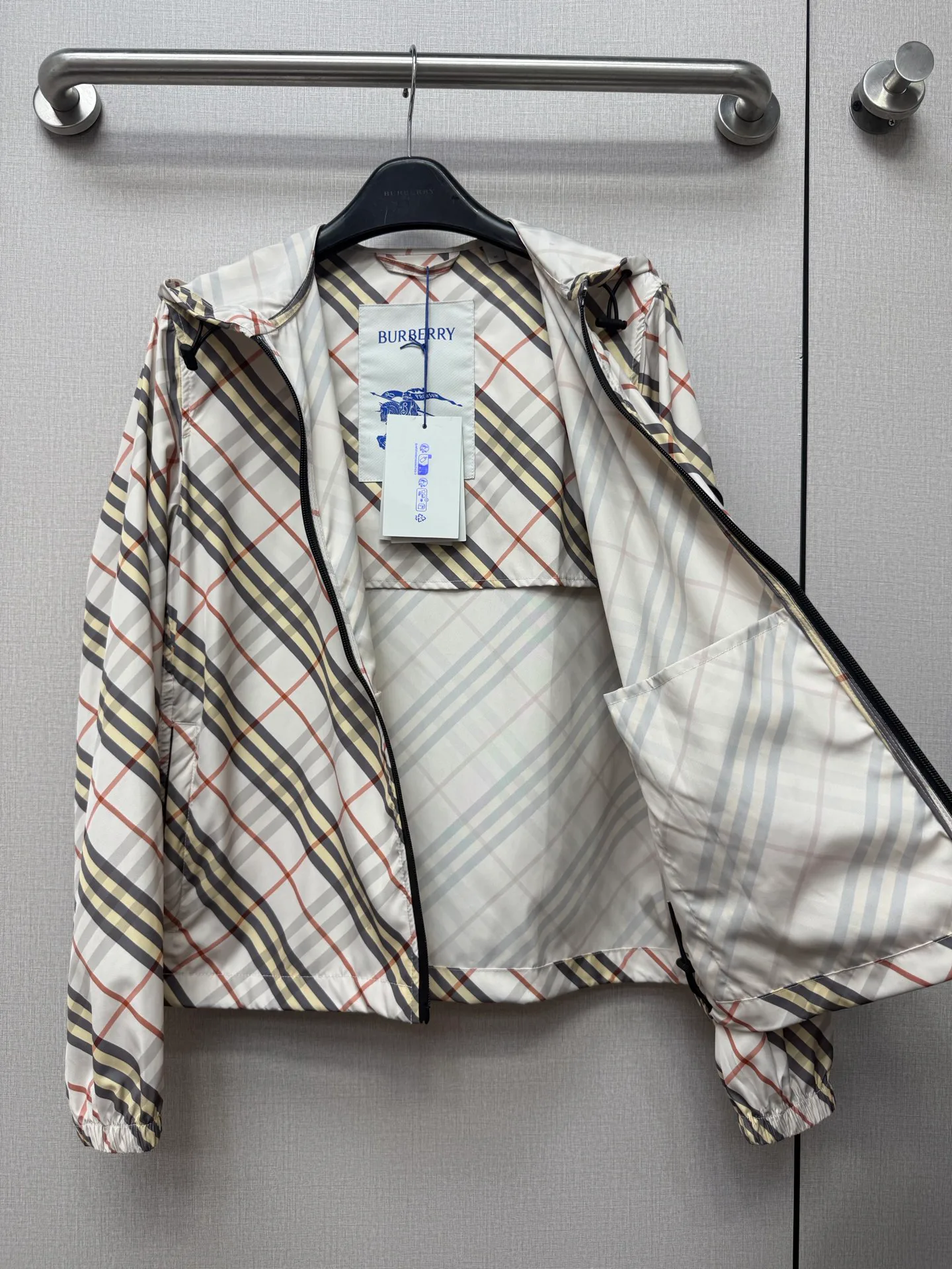 Куртки И Пуховики Женские Burberry 18512906