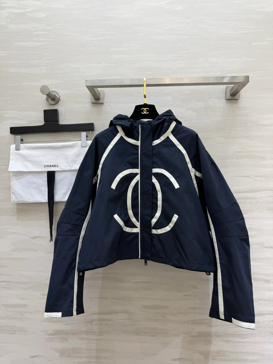 Куртки И Пуховики Женские Chanel 18276691
