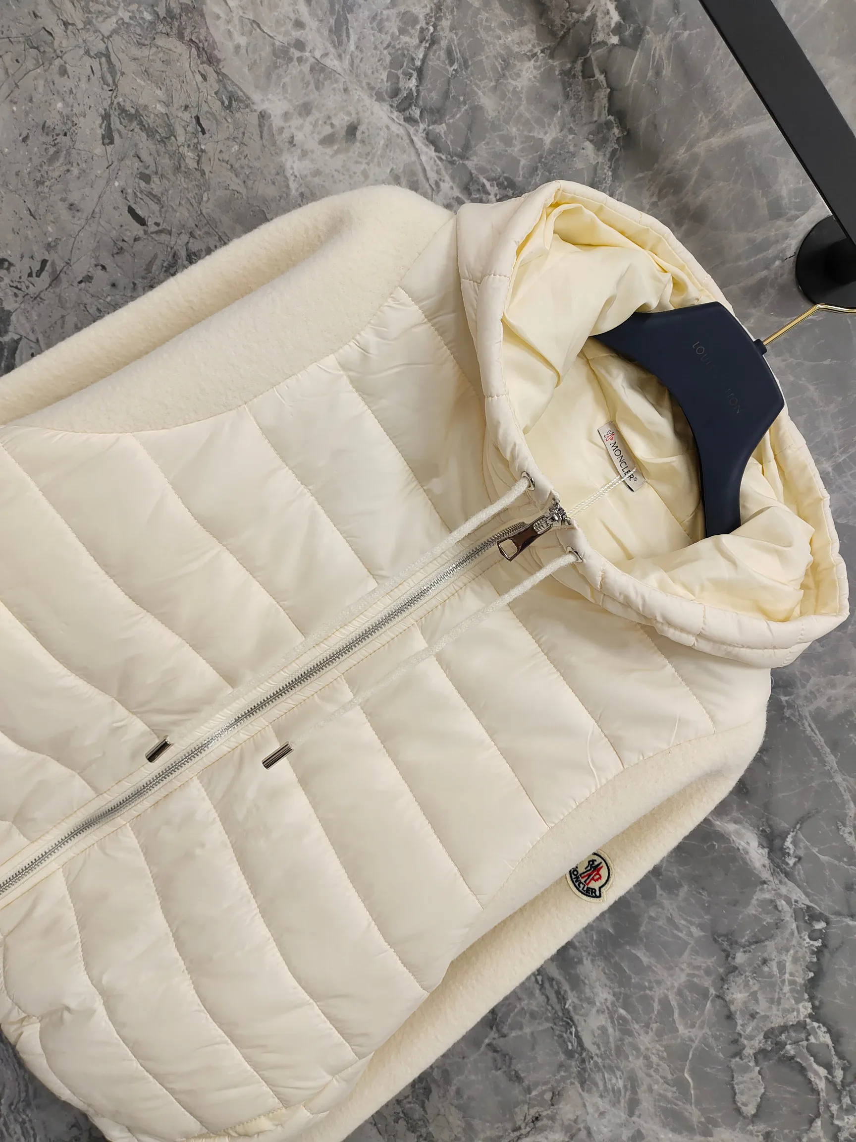 Куртки И Пуховики Женские Moncler 18743552
