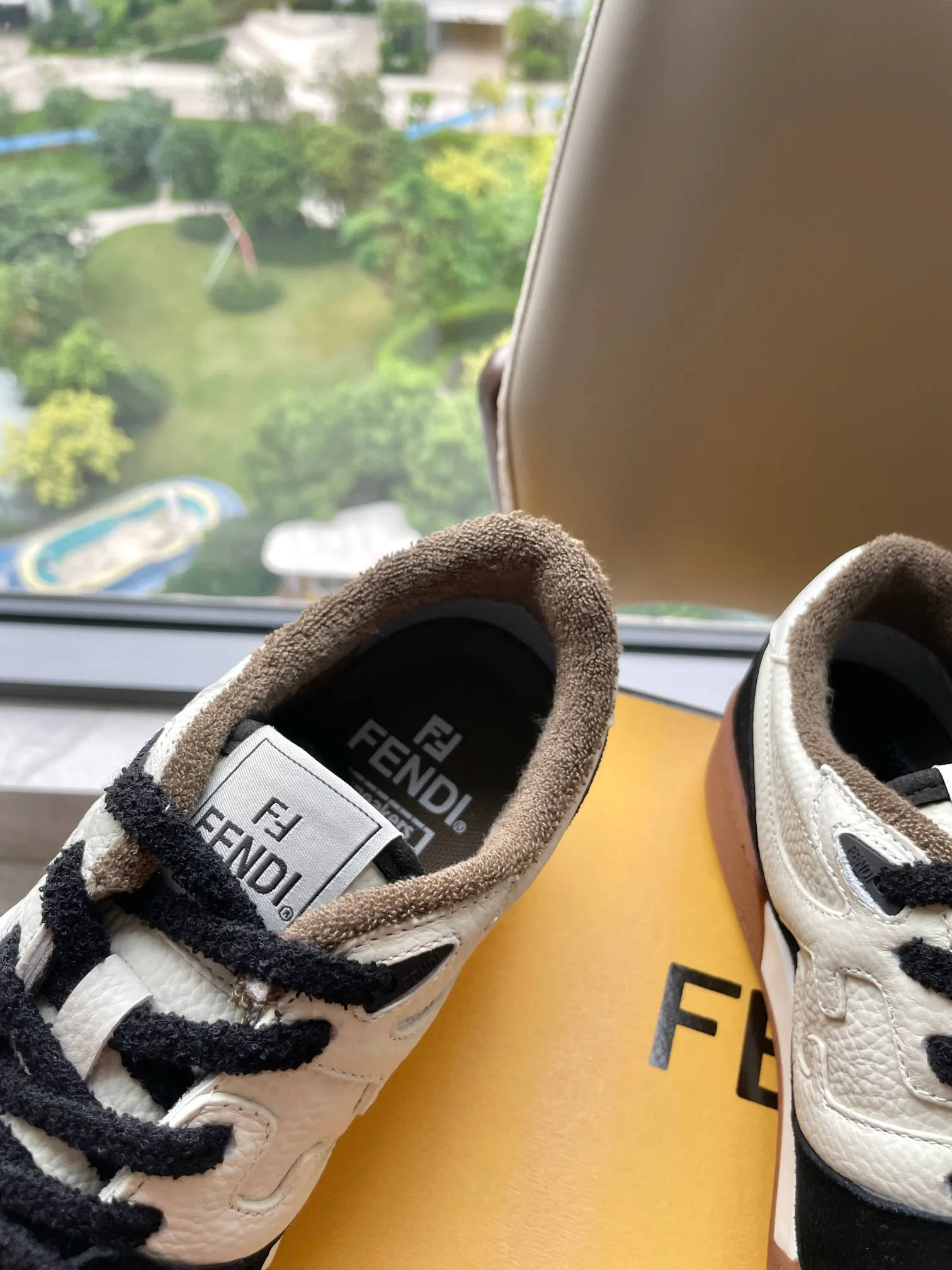 Кроссовки Женские Fendi 10822605