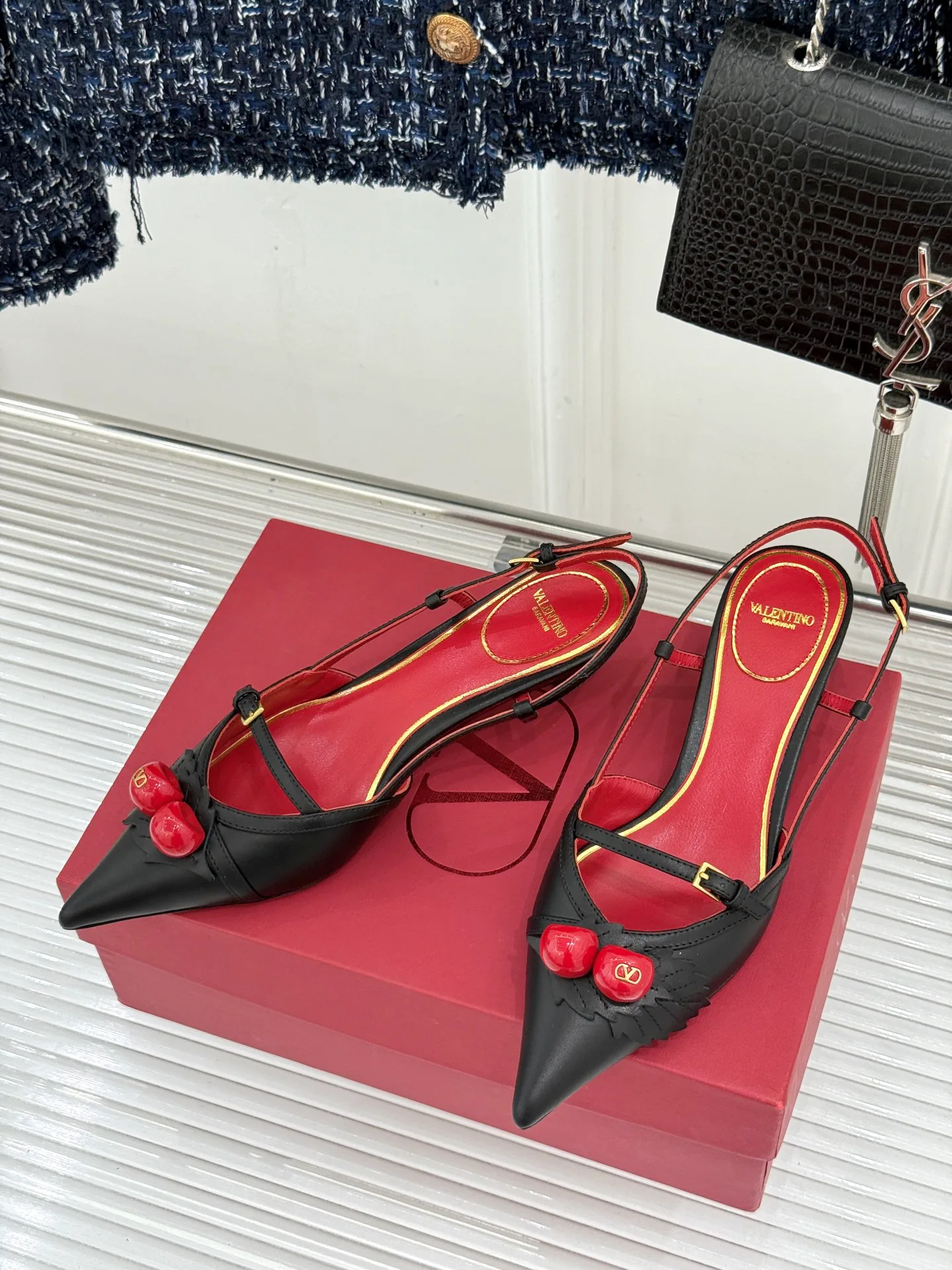 Босоножки Женские Valentino 16973360