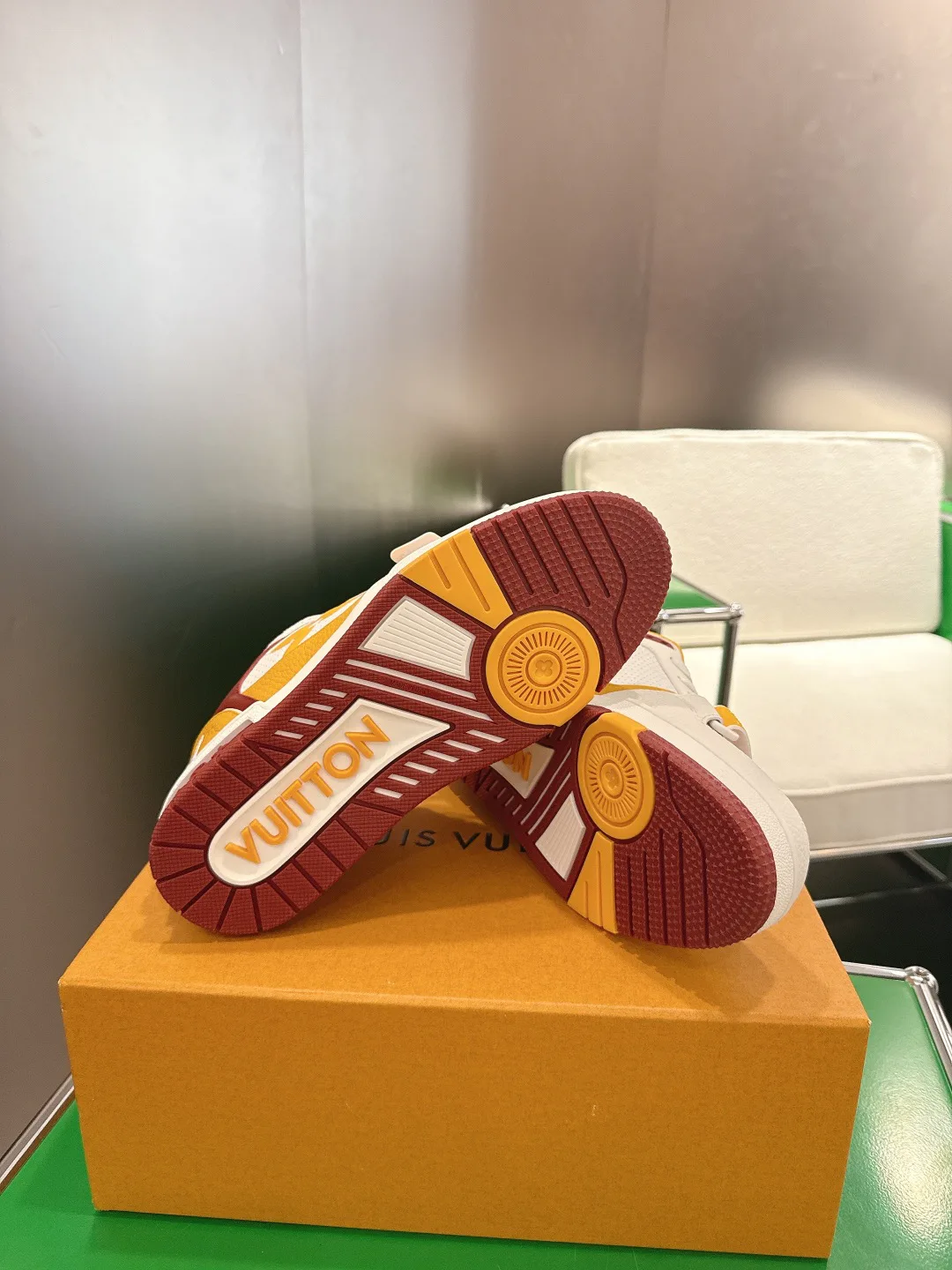 Кроссовки Женские Louis Vuitton 195619