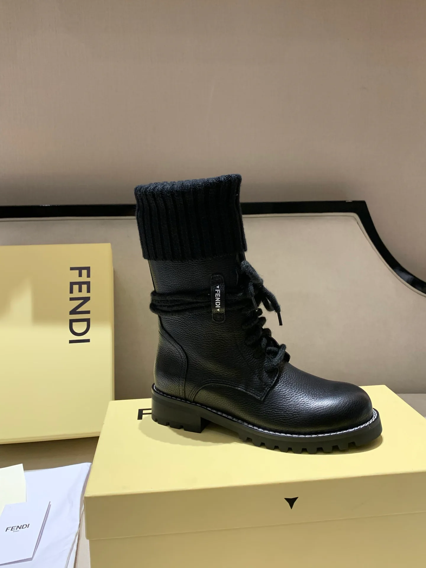 Ботинки Женские Fendi 19609610