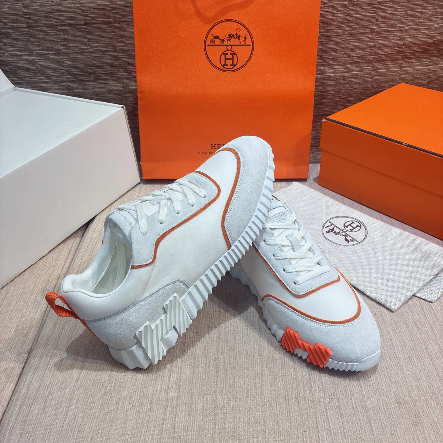 Кроссовки Женские Hermes 17977065