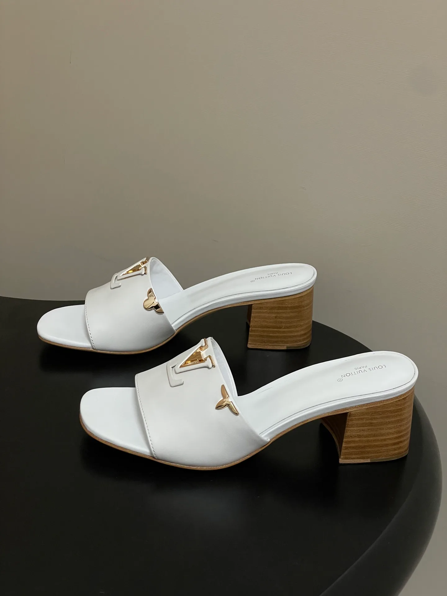 Сандалии Женские Louis Vuitton 11628728