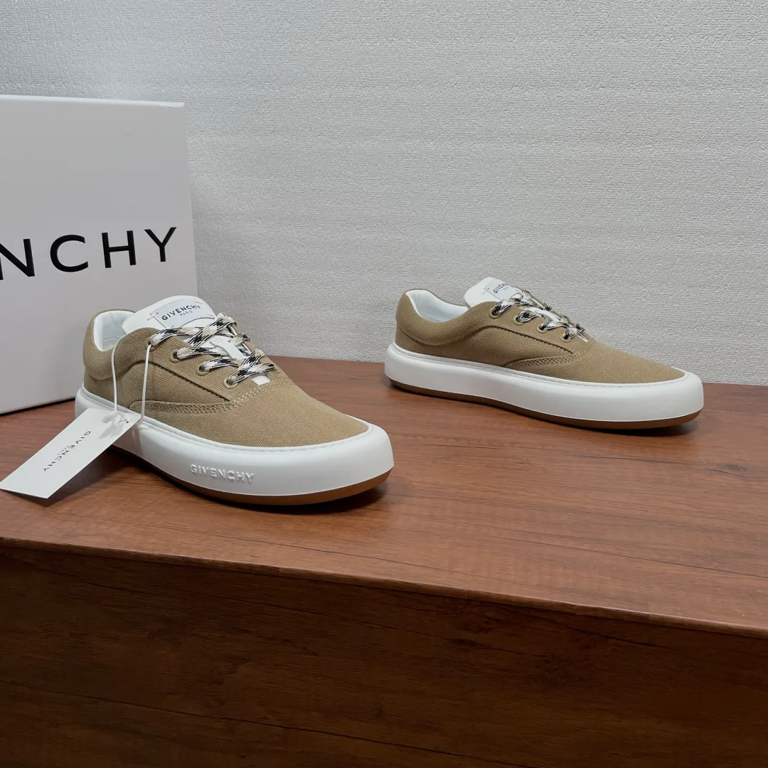 Кроссовки Мужские Givenchy 18697600