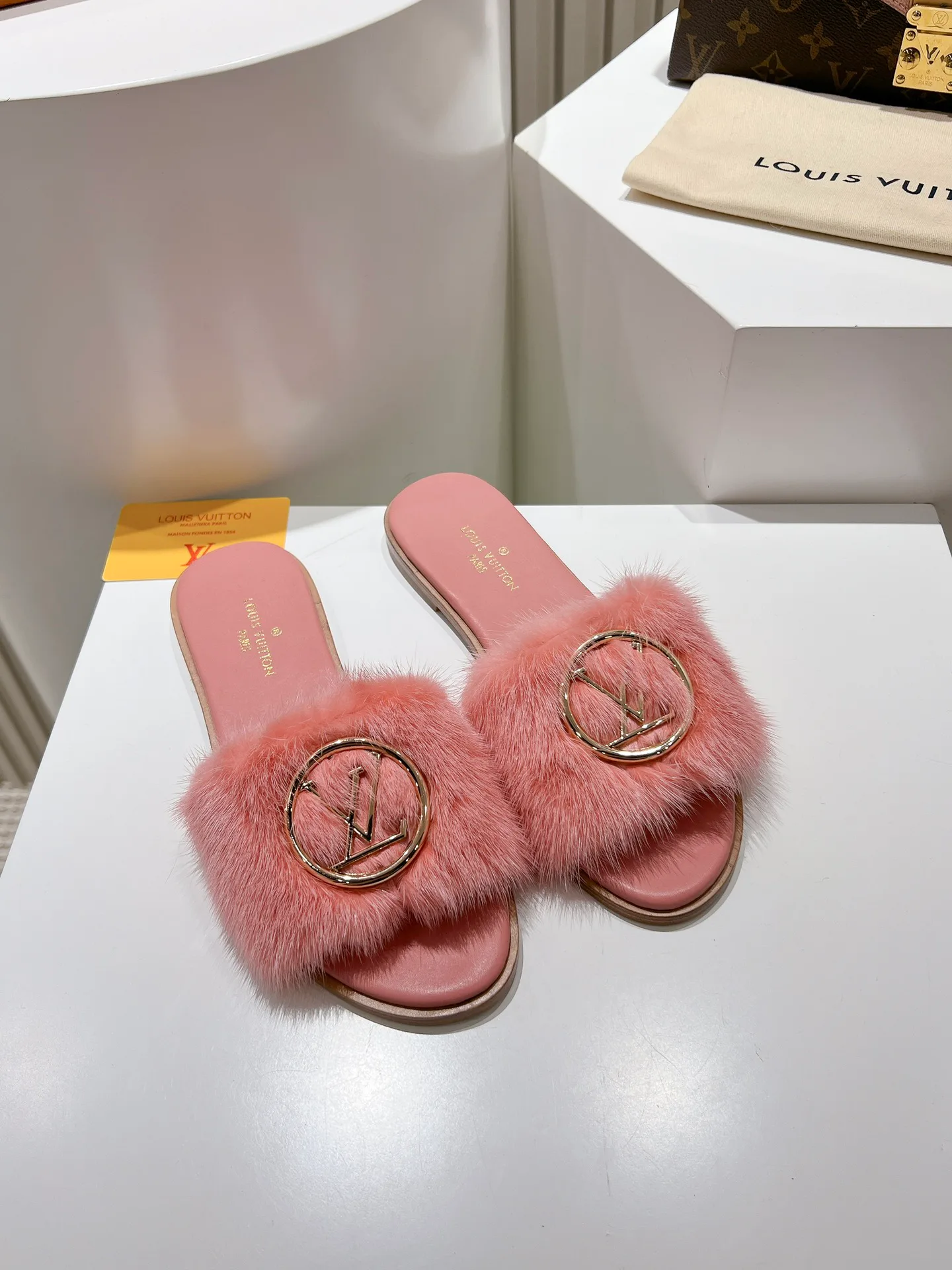 Шлепанцы Женские Louis Vuitton 11190743