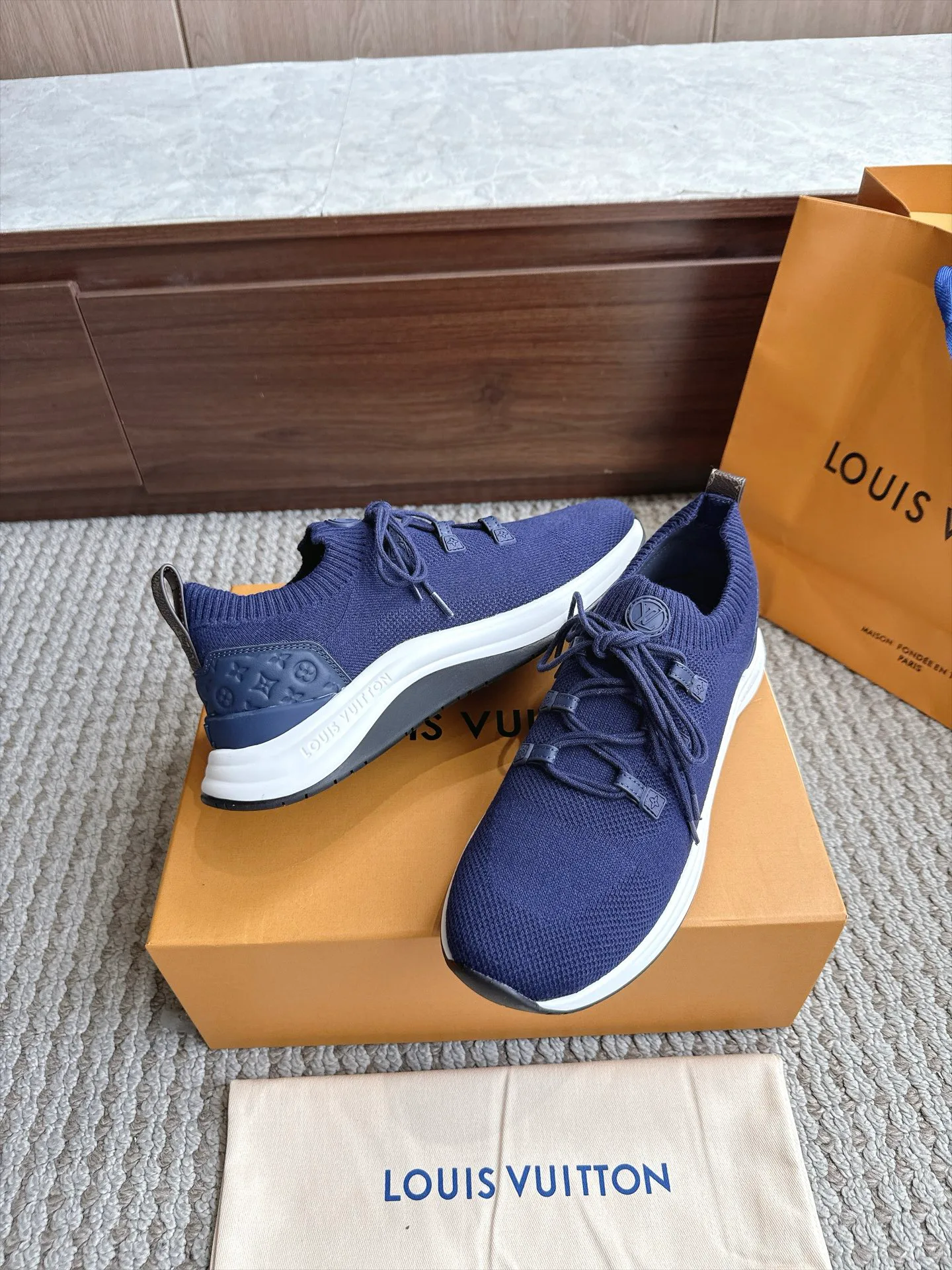 Кроссовки Женские Louis Vuitton 18333248