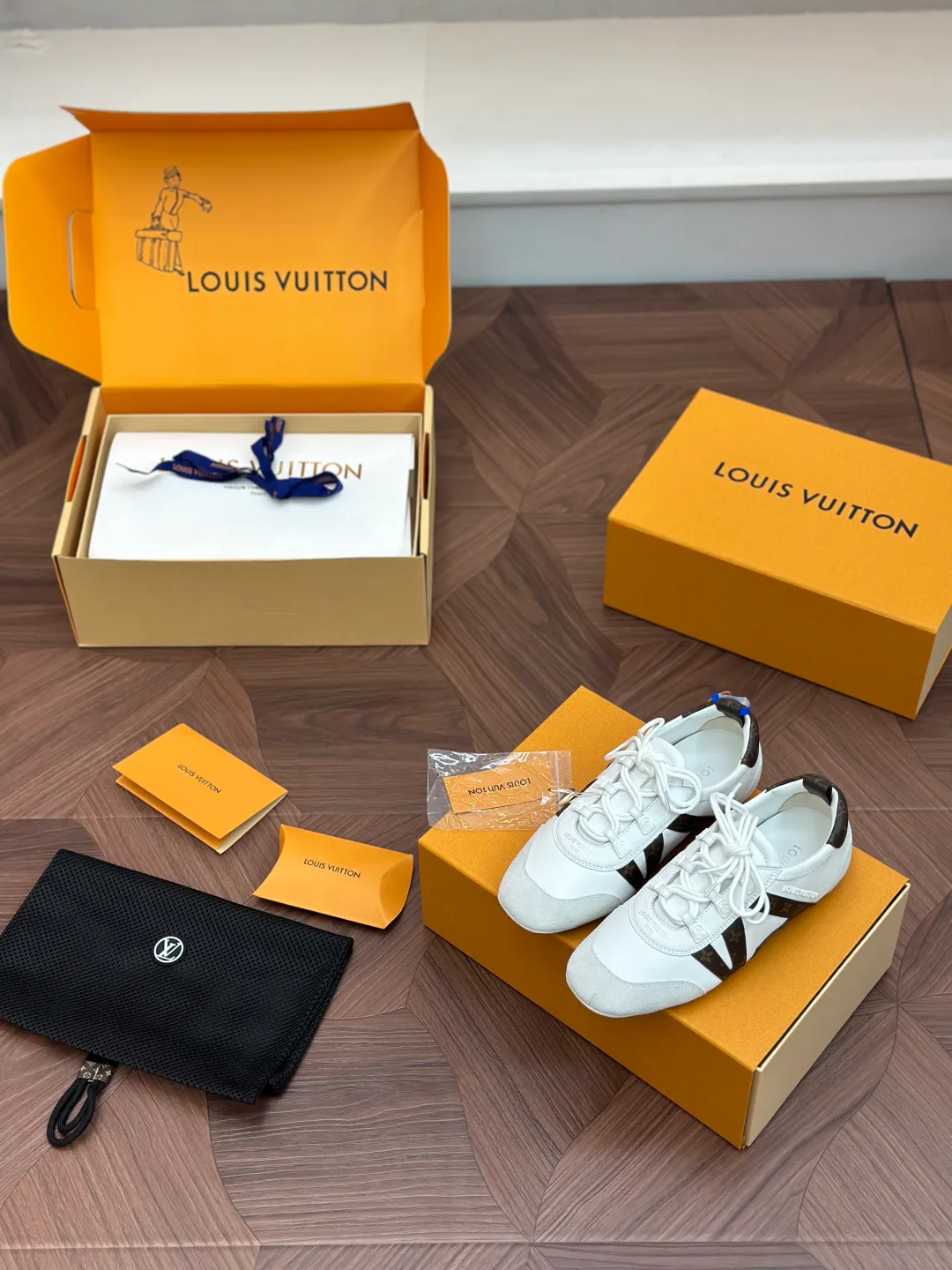 Кроссовки Женские Louis Vuitton 19480029