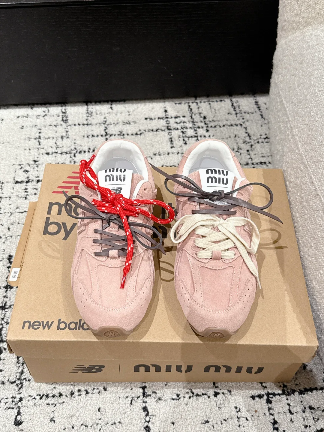 Кроссовки Женские Miu Miu 18409630