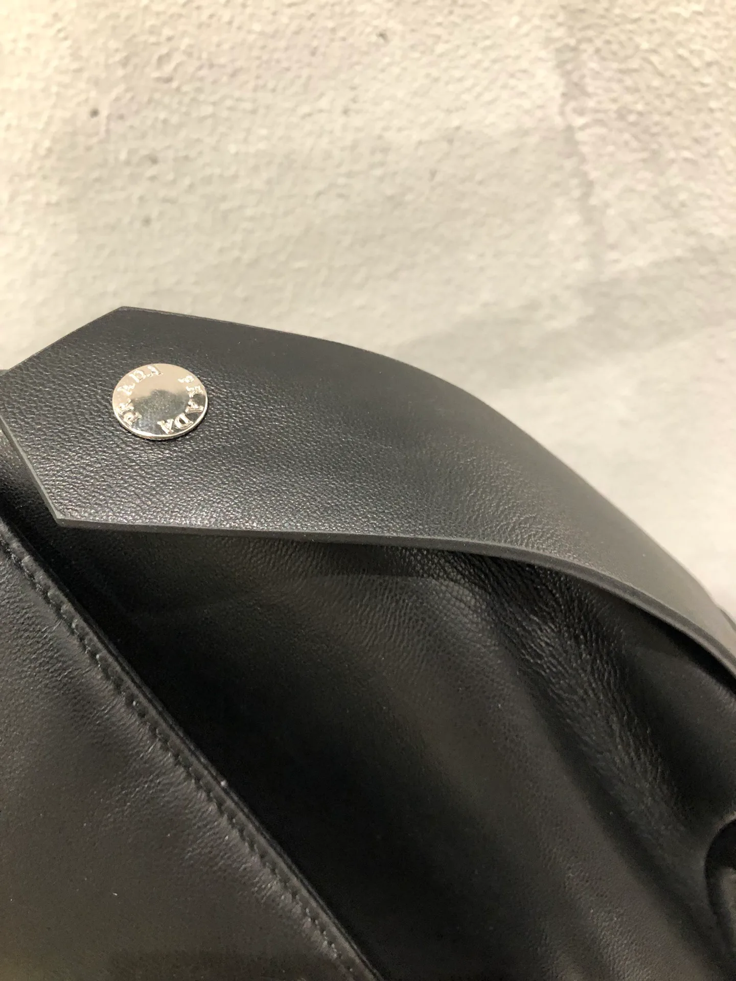Кожаные Куртки И Дублёнки Женские Prada 18090499