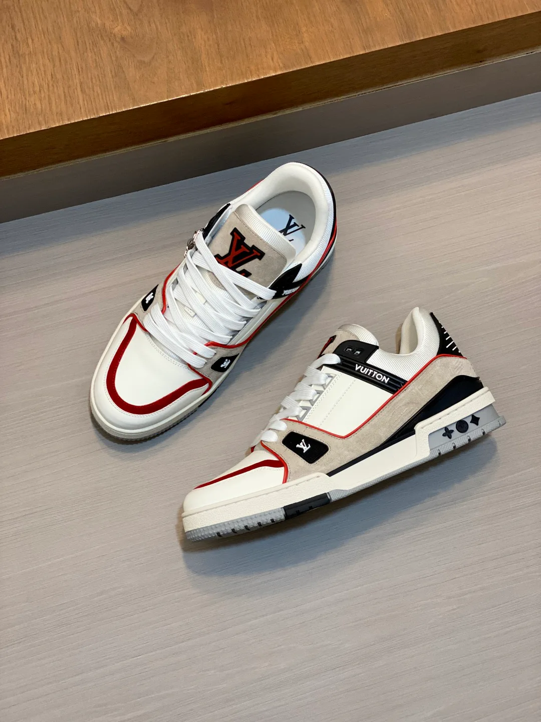Кроссовки Мужские Louis Vuitton 18100300