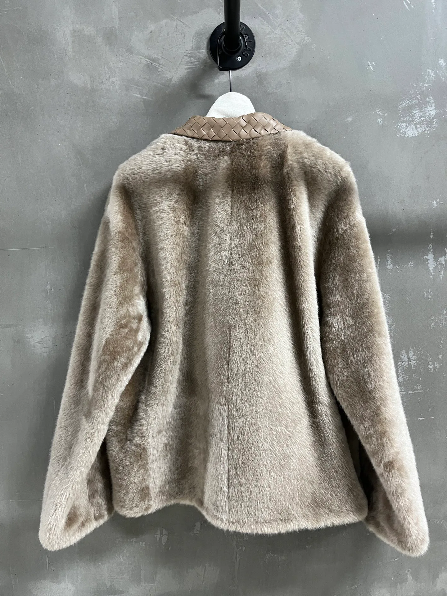 Кожаные Куртки И Дублёнки Женские Bottega Veneta 18226804