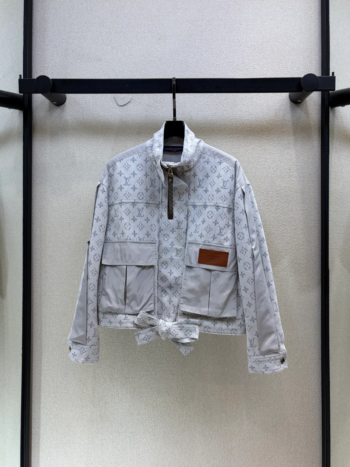 Куртки И Пуховики Женские Louis Vuitton 18408055