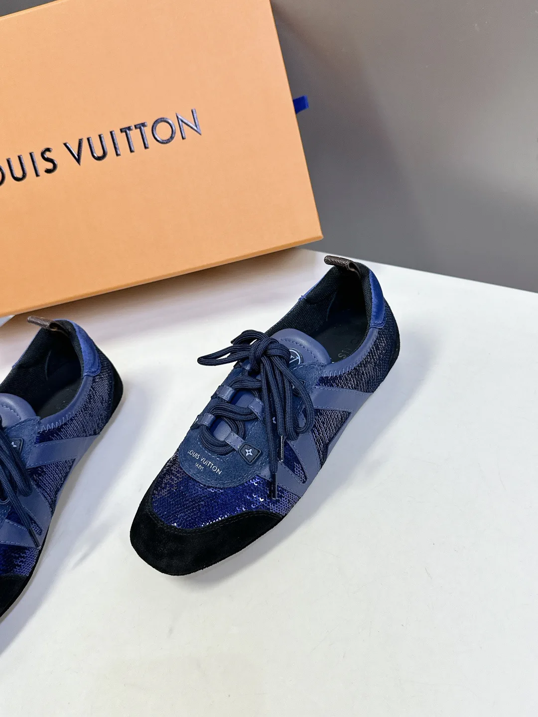 Кроссовки Женские Louis Vuitton 1480787
