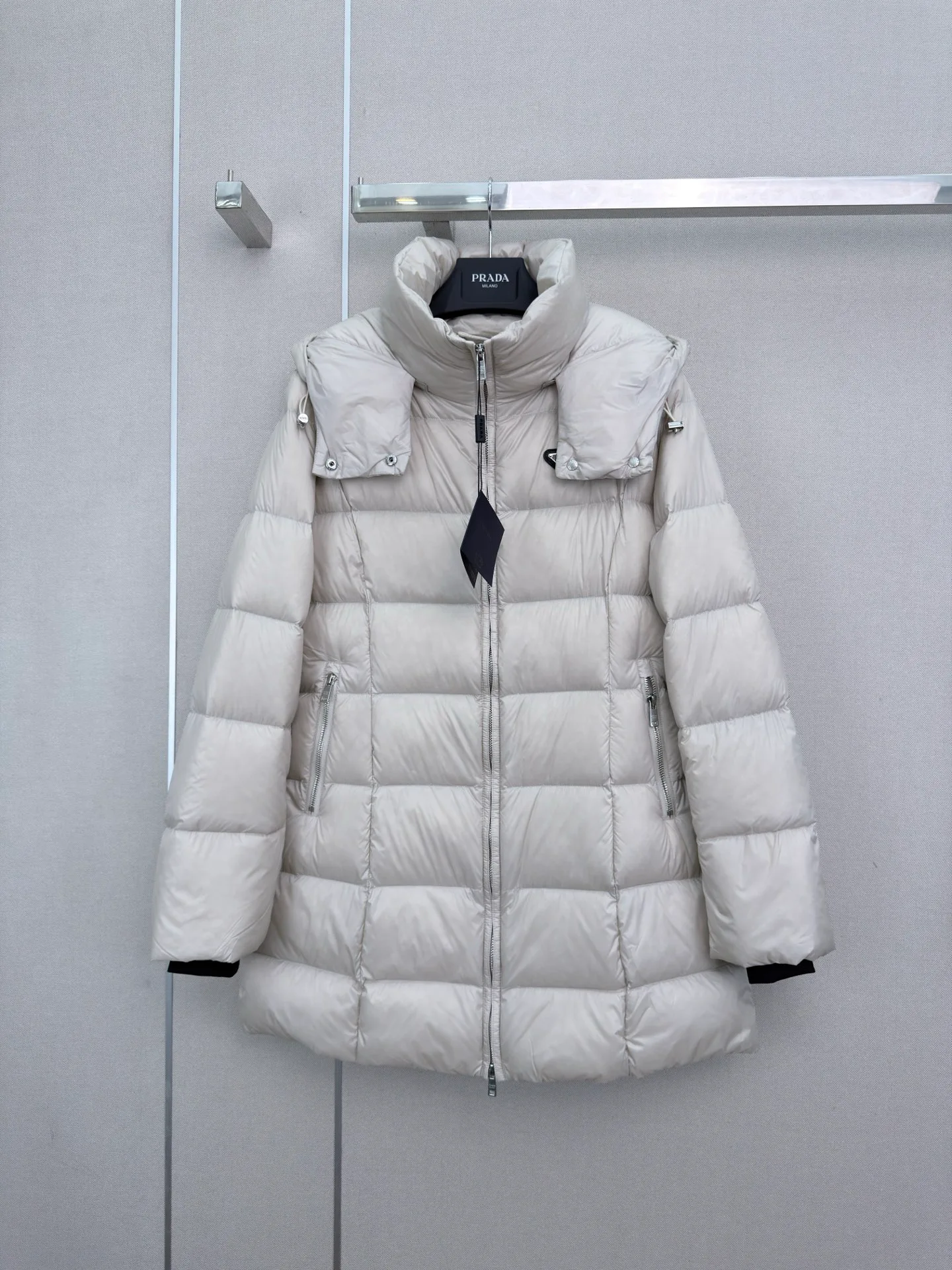 Куртки И Пуховики Женские Prada 18185808