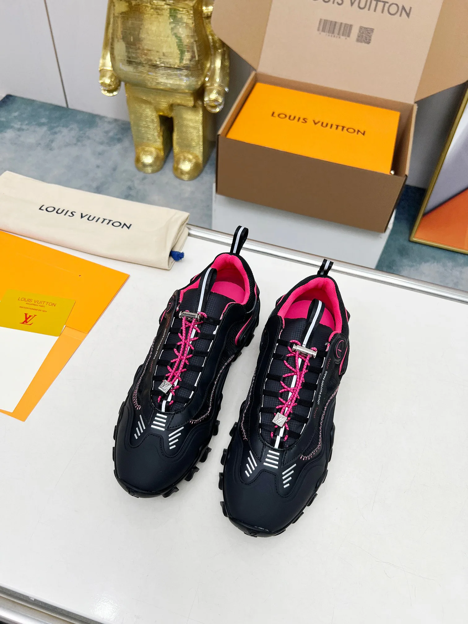 Кроссовки Женские Louis Vuitton 24259