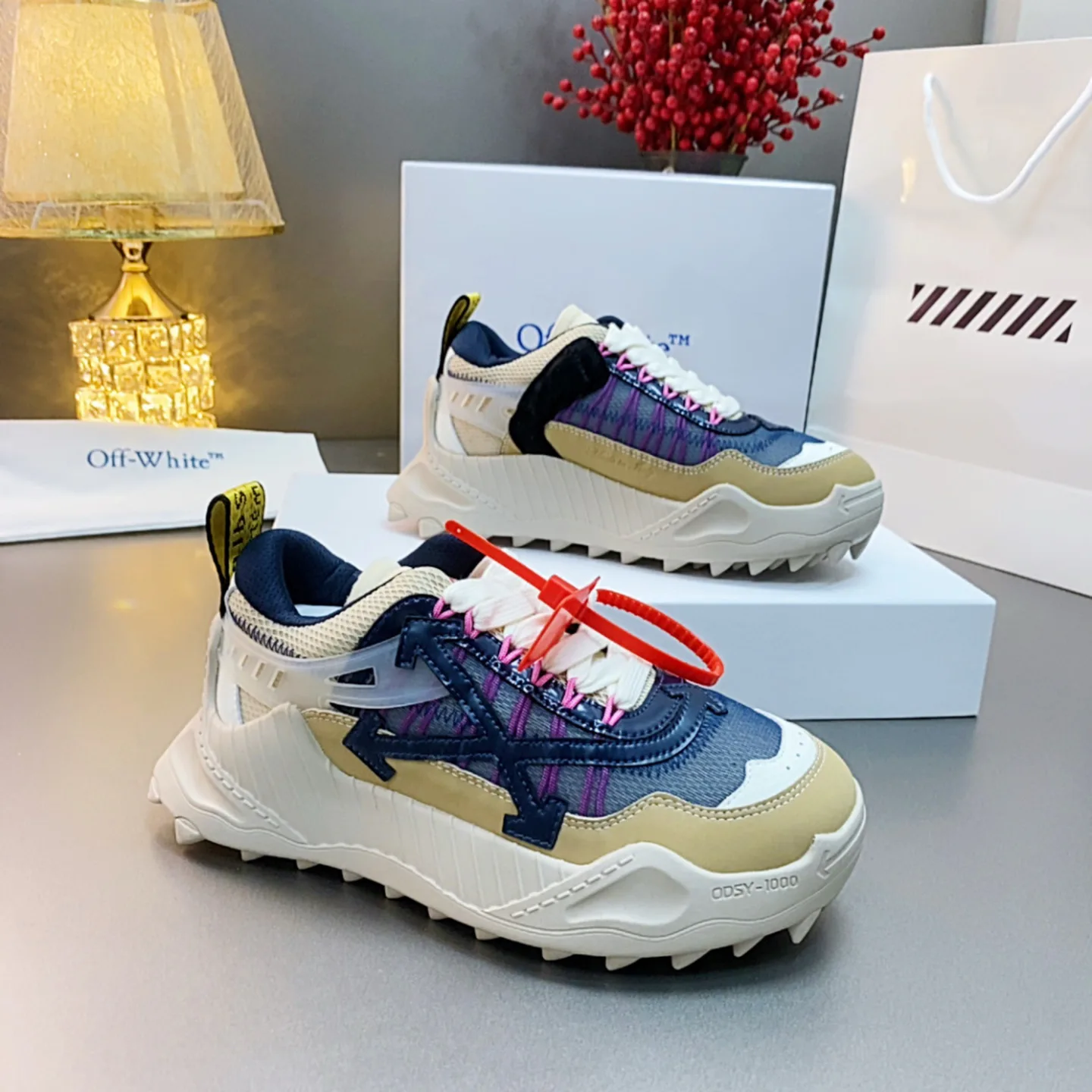Кроссовки Женские Off-White 17530543