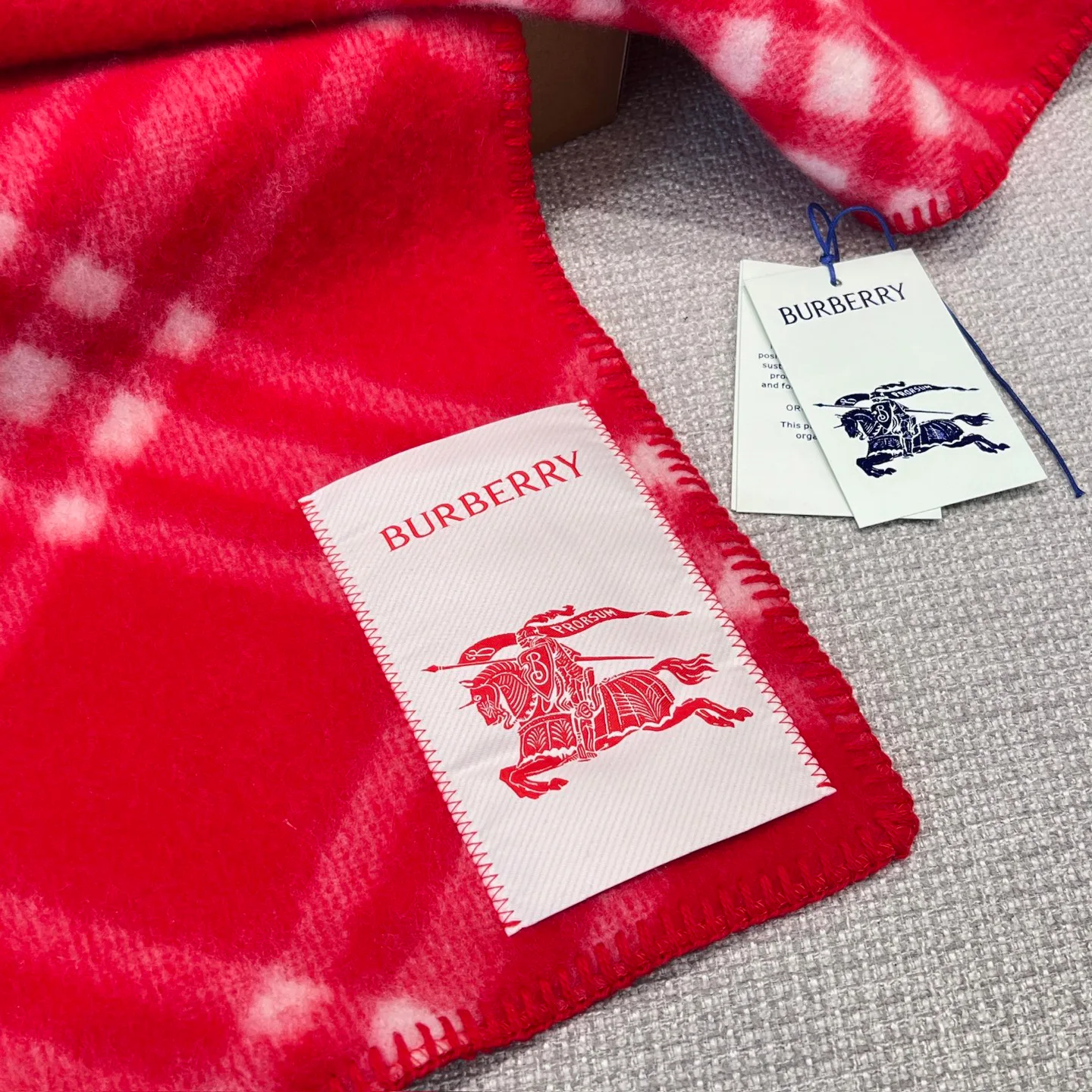 Шарфы Burberry 17945203