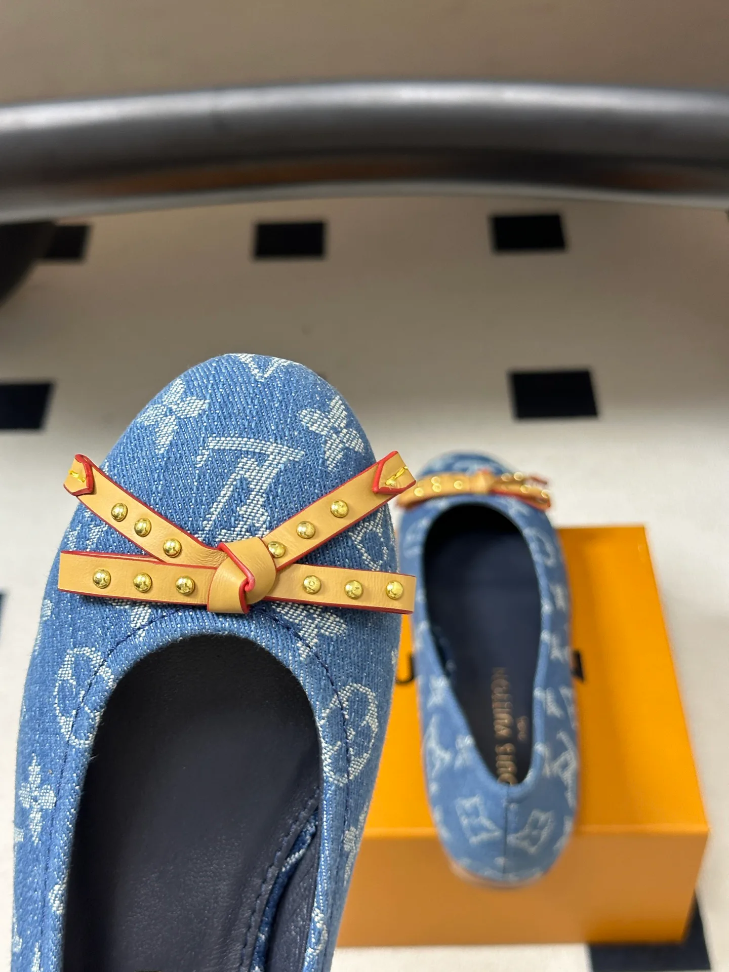 Балетки Женские Louis Vuitton 18049411