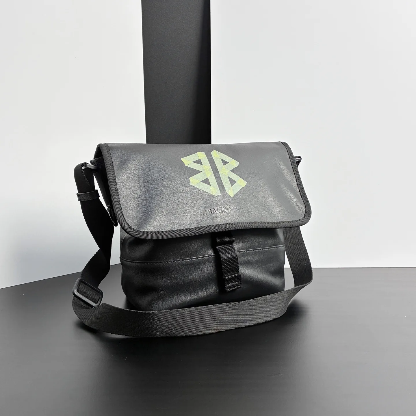 Сумки На Ремне Женские Balenciaga 18136515