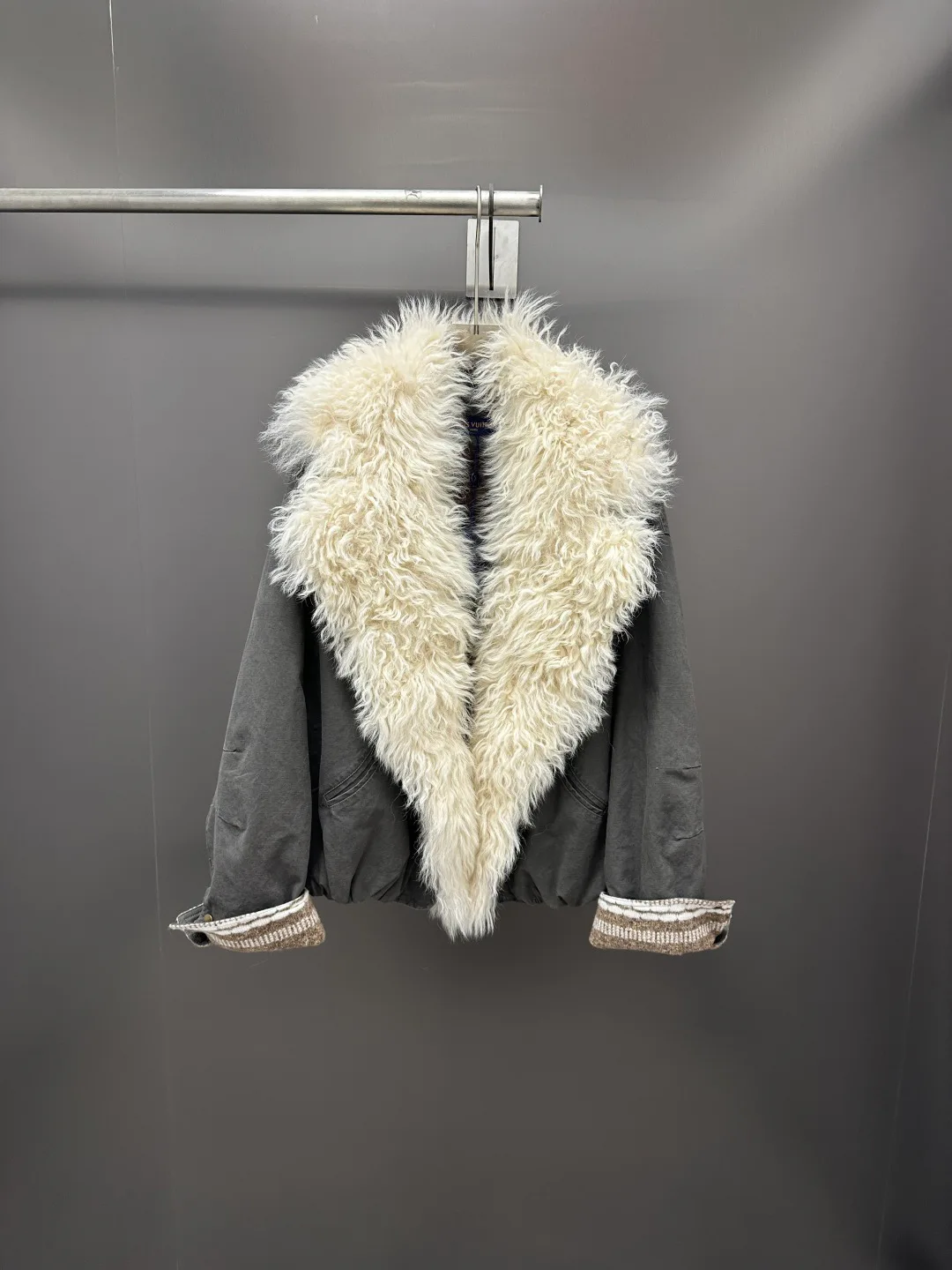 Куртки И Пуховики Женские Louis Vuitton 18902689