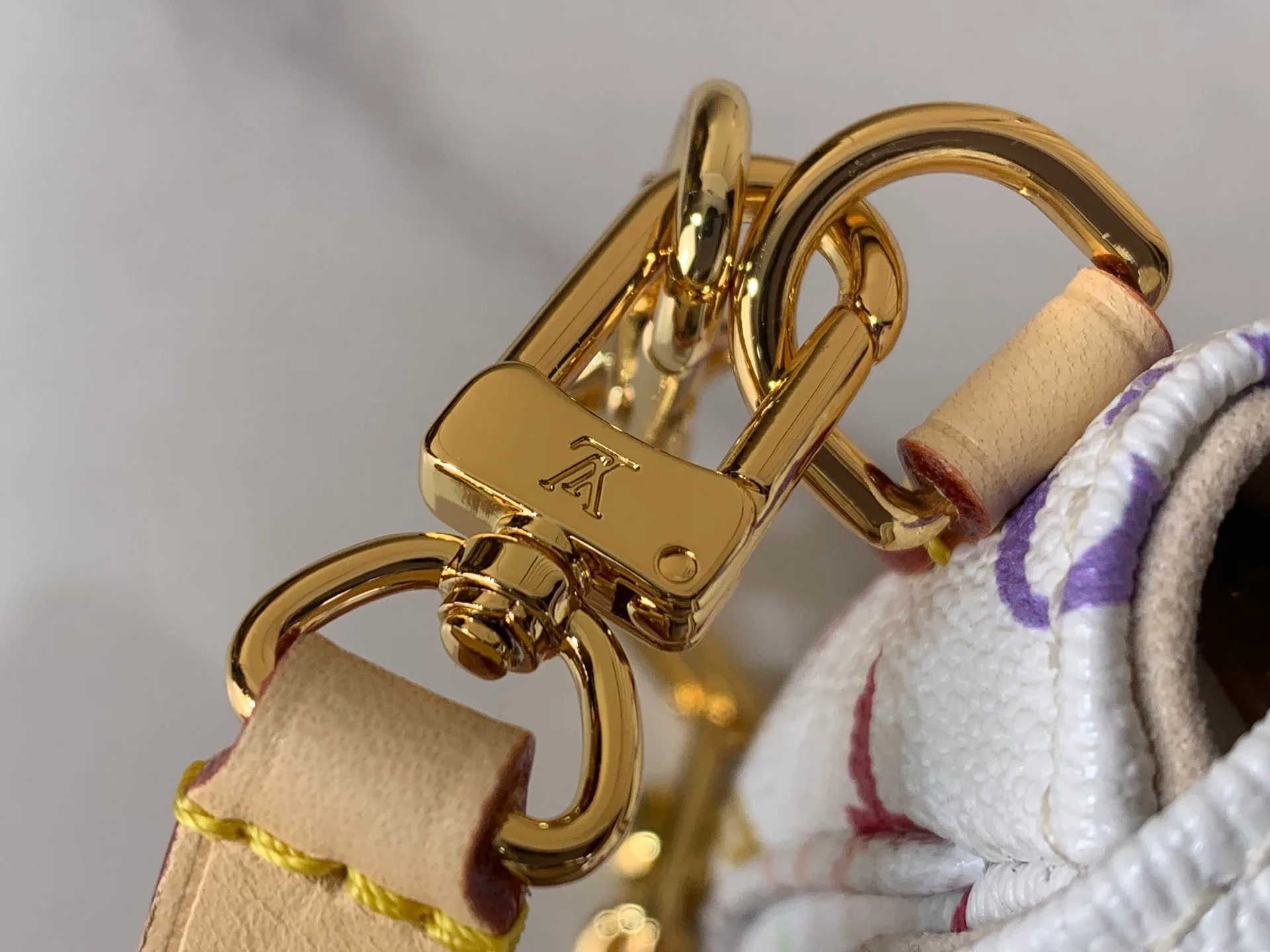 Клатчи Женские Louis Vuitton 1669240