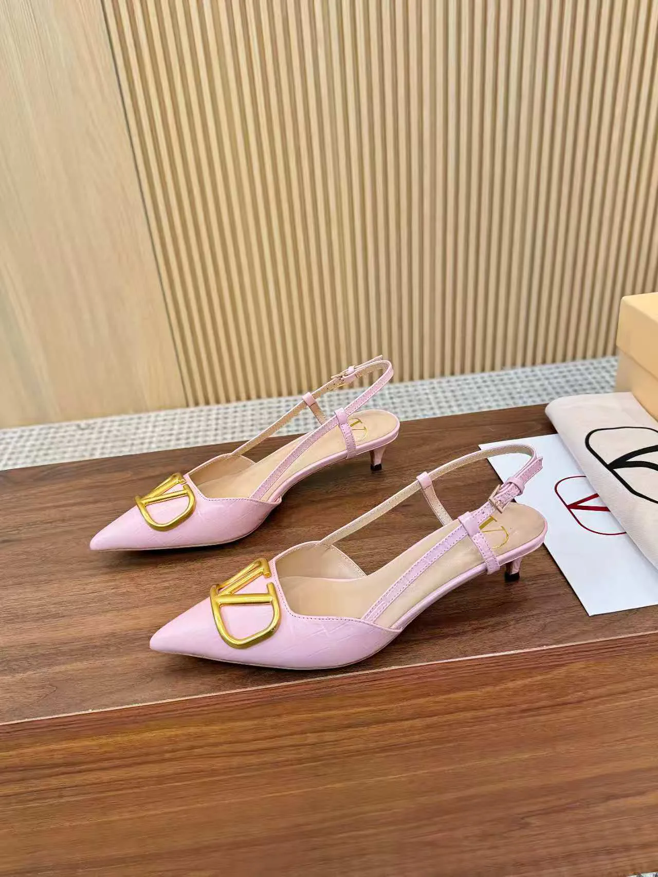 Босоножки Женские Valentino 12156374