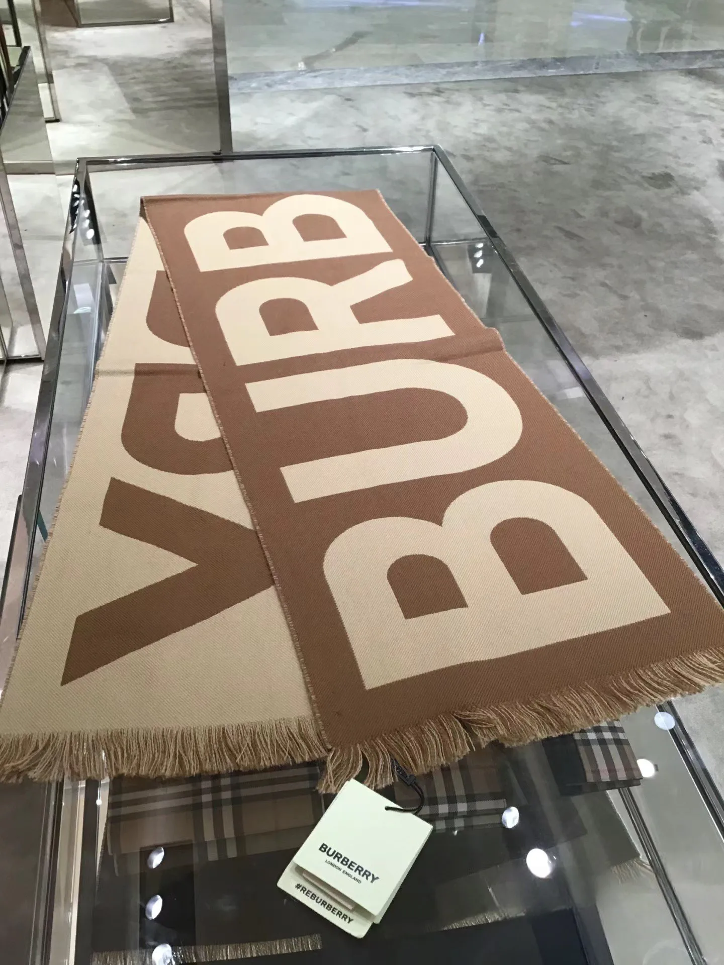 Шарфы Burberry 2195