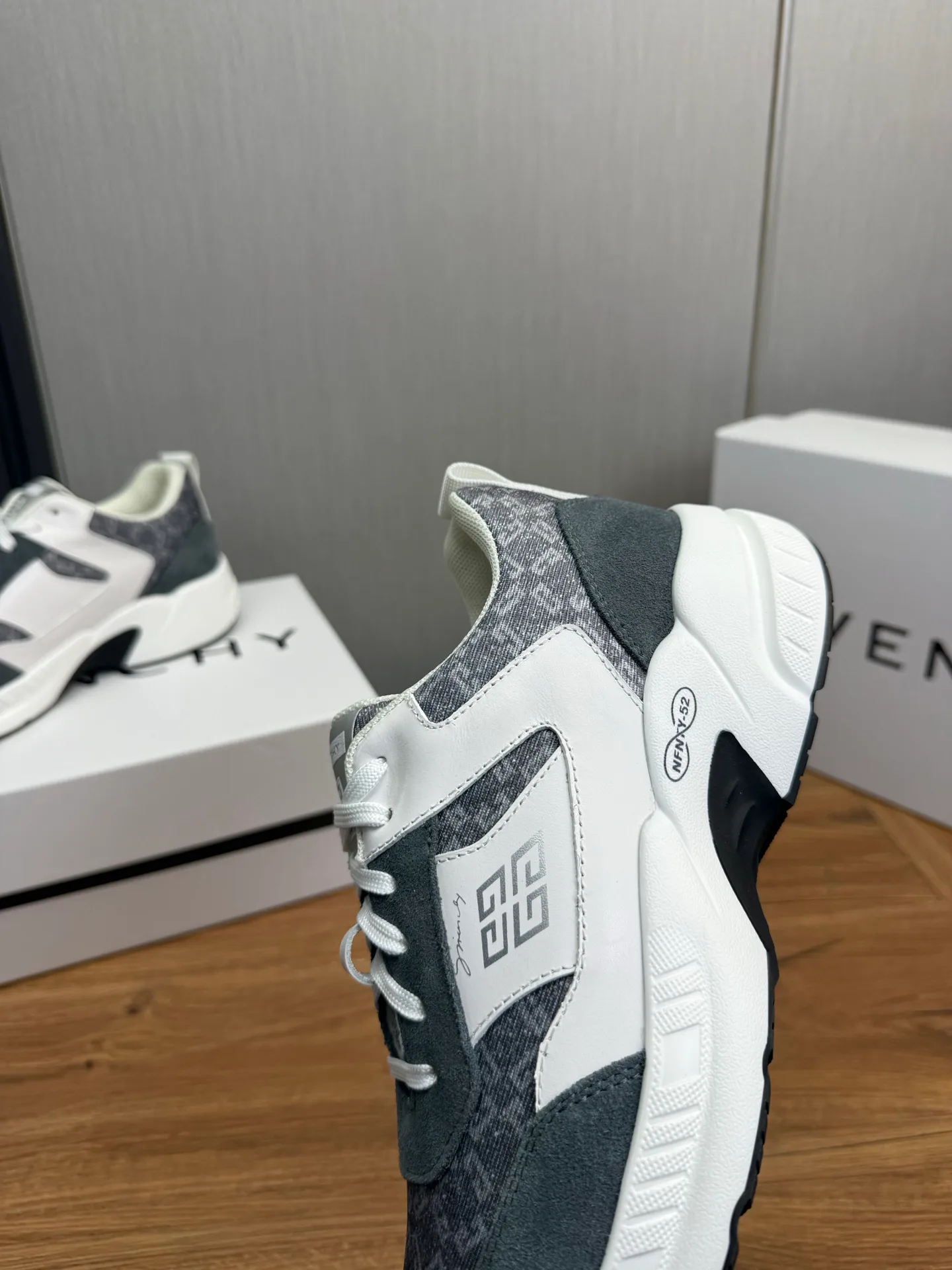 Кроссовки Мужские Givenchy 2380938