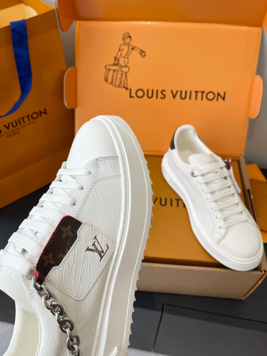 Кроссовки Женские Louis Vuitton 19613680