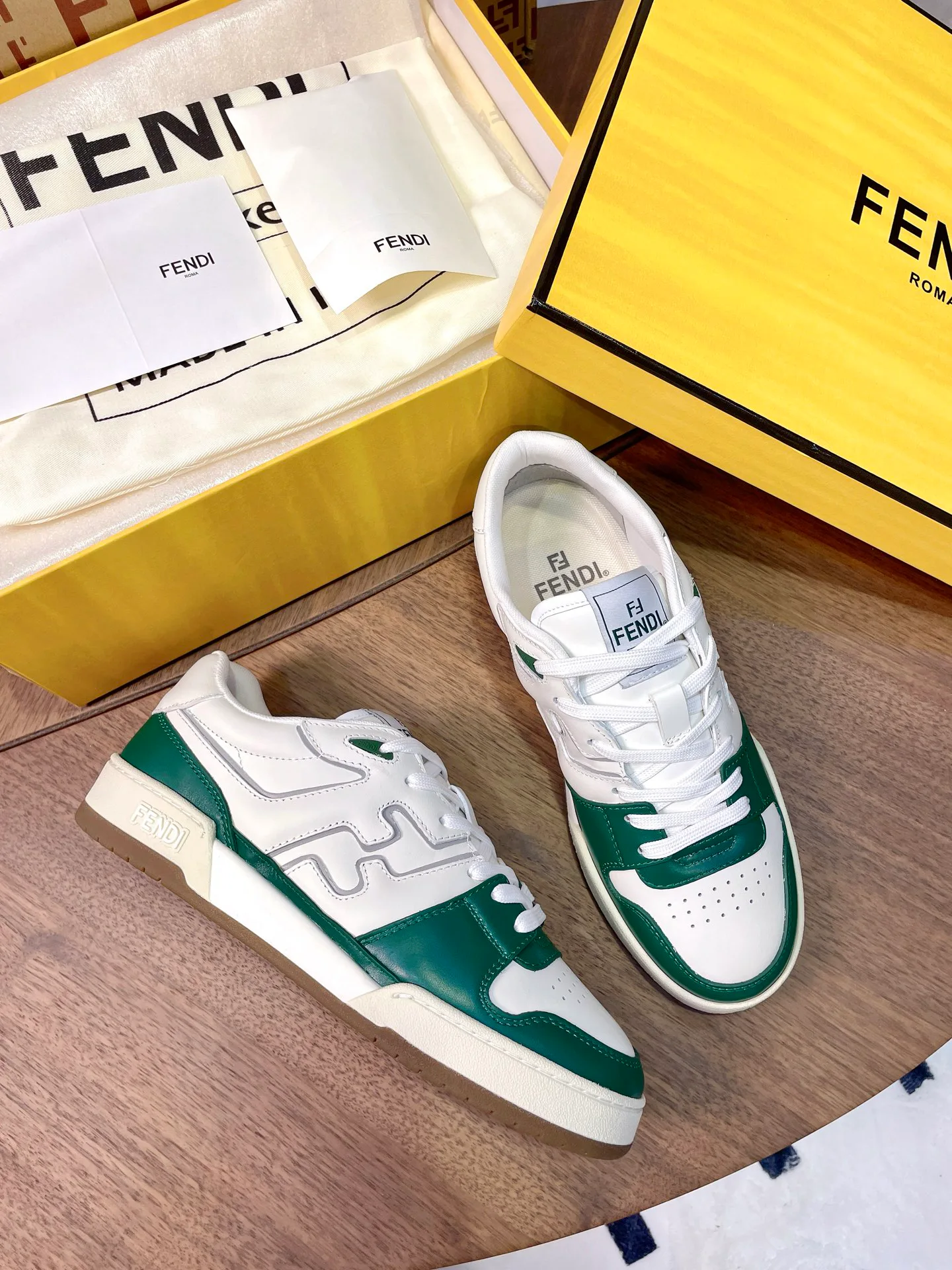 Кроссовки Женские Fendi 17957319