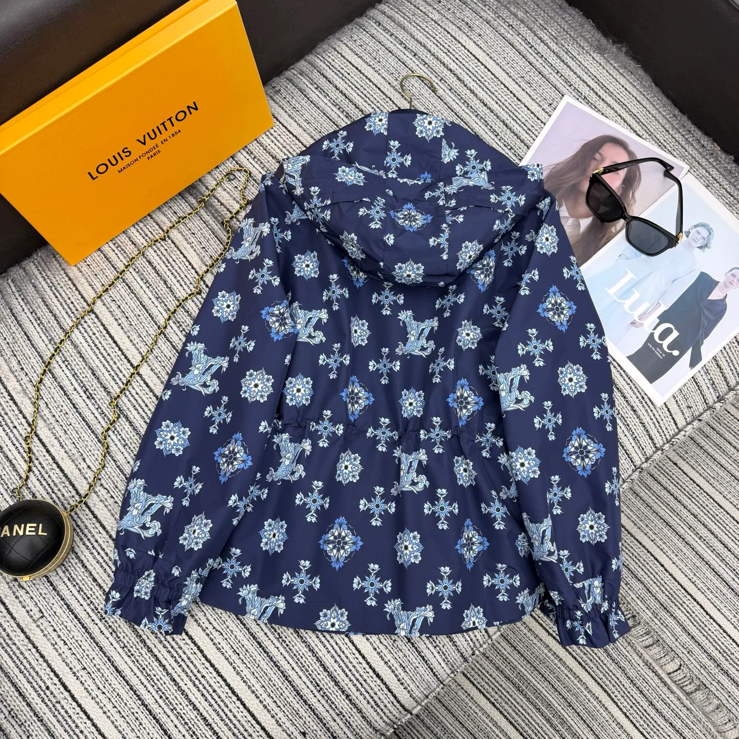 Куртки И Пуховики Женские Louis Vuitton 11227179