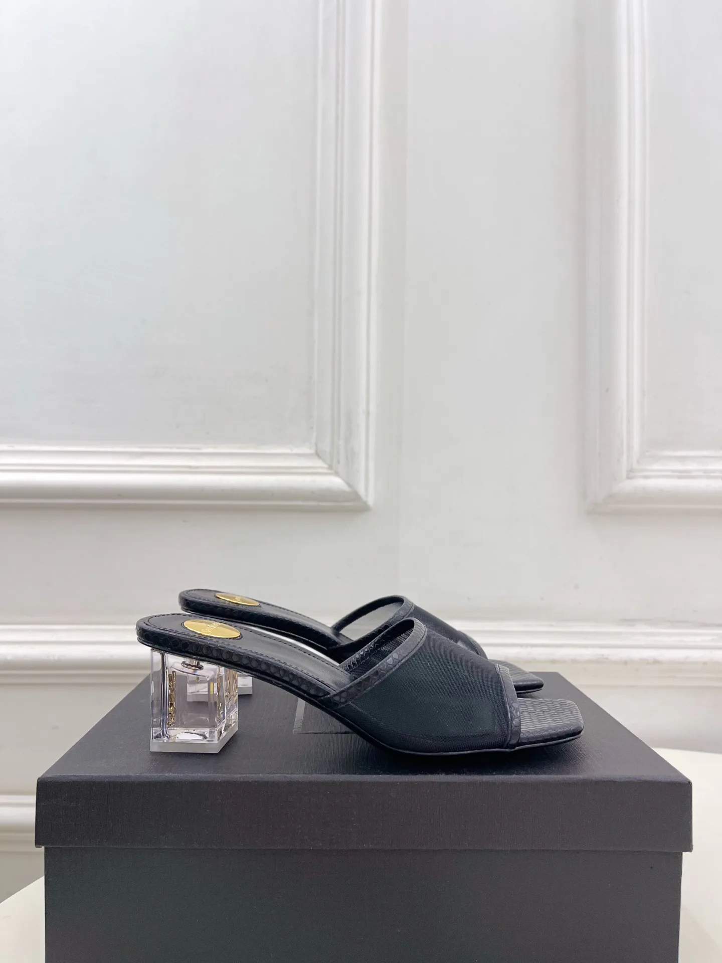 Босоножки Женские Saint Laurent 17506897
