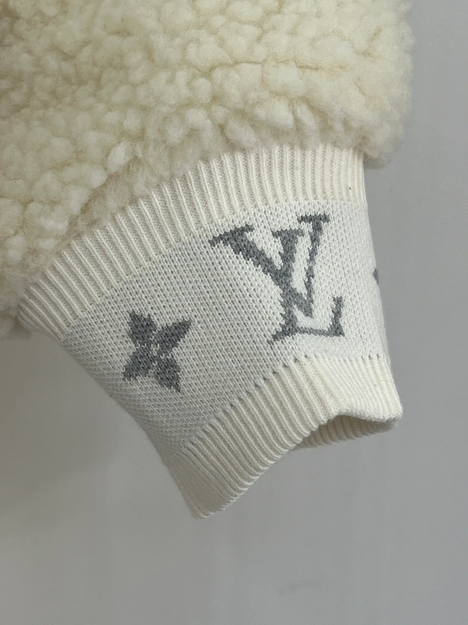 Куртки И Пуховики Женские Louis Vuitton 12842401