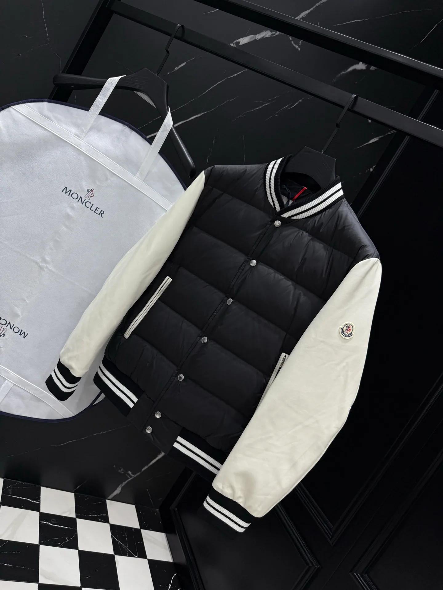 Куртки И Пуховики Женские Moncler 1516574