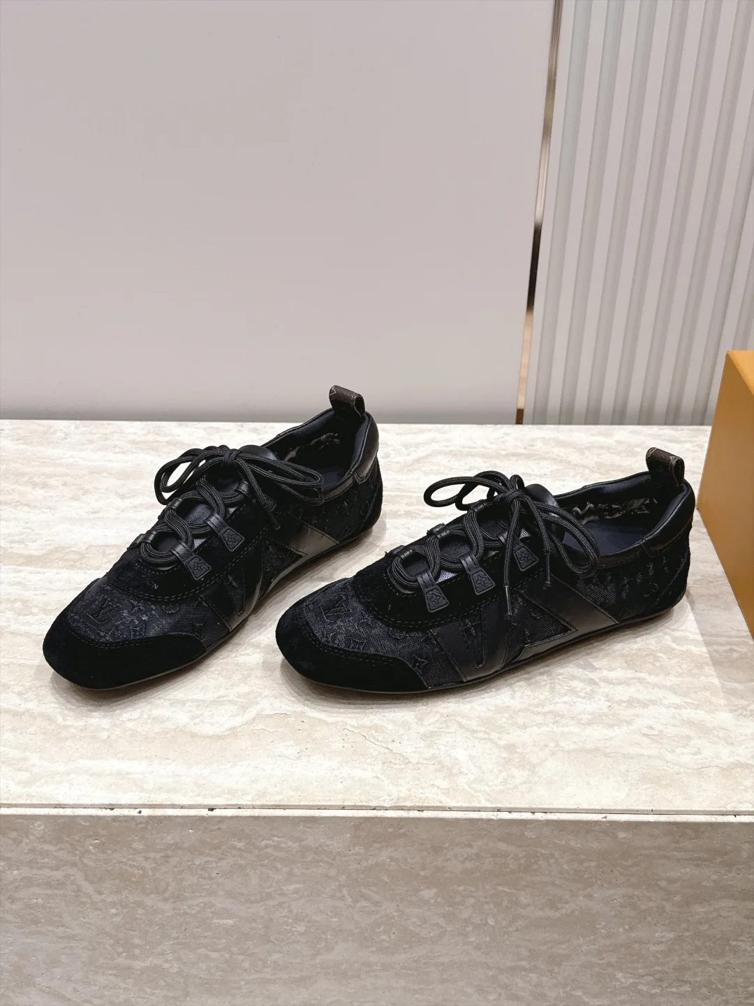 Кроссовки Женские Louis Vuitton 18091989