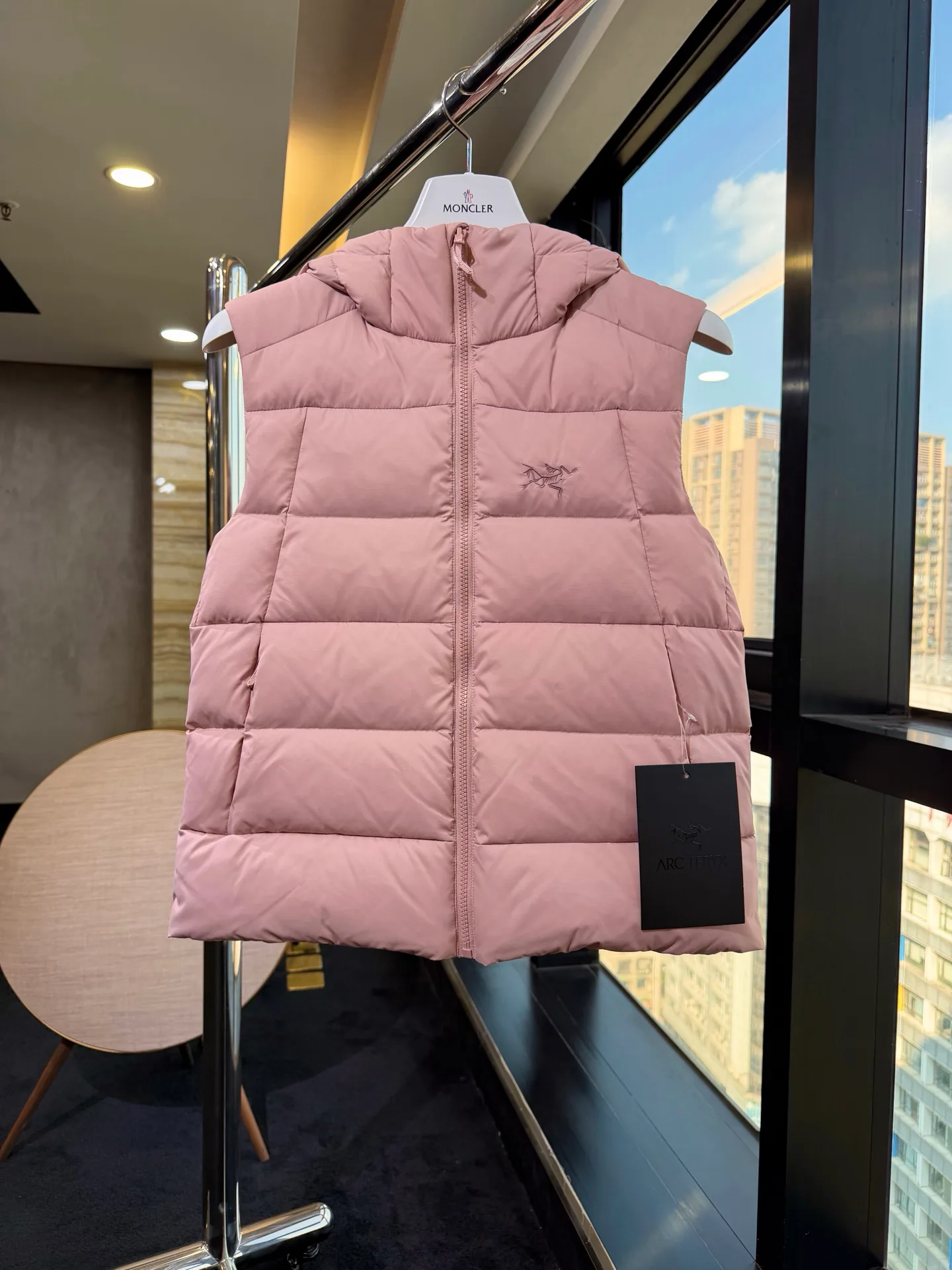 Куртки И Пуховики Женские Arcteryx 18725302